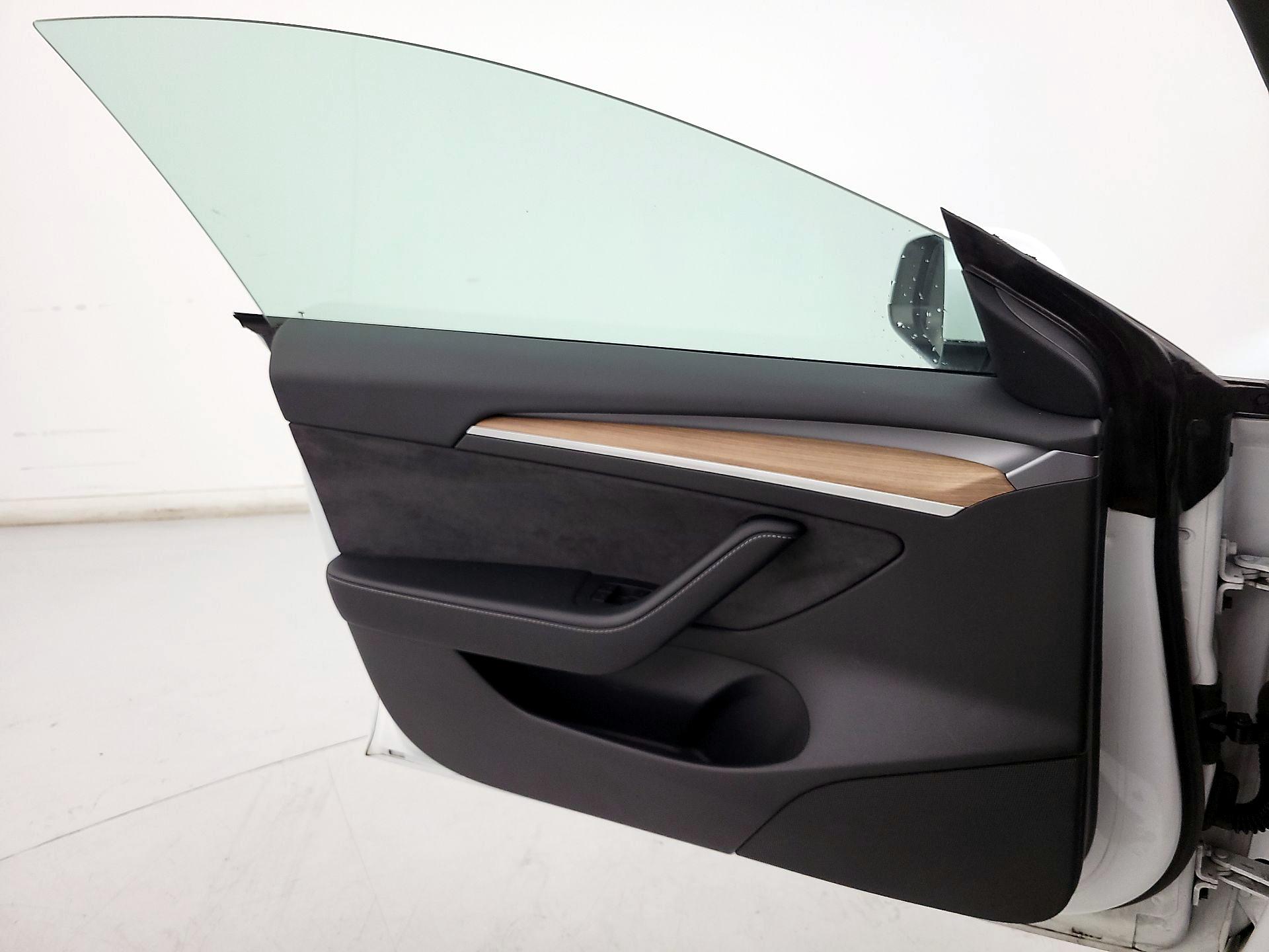 Thumbnail: 2021 Tesla Model 3 - 12