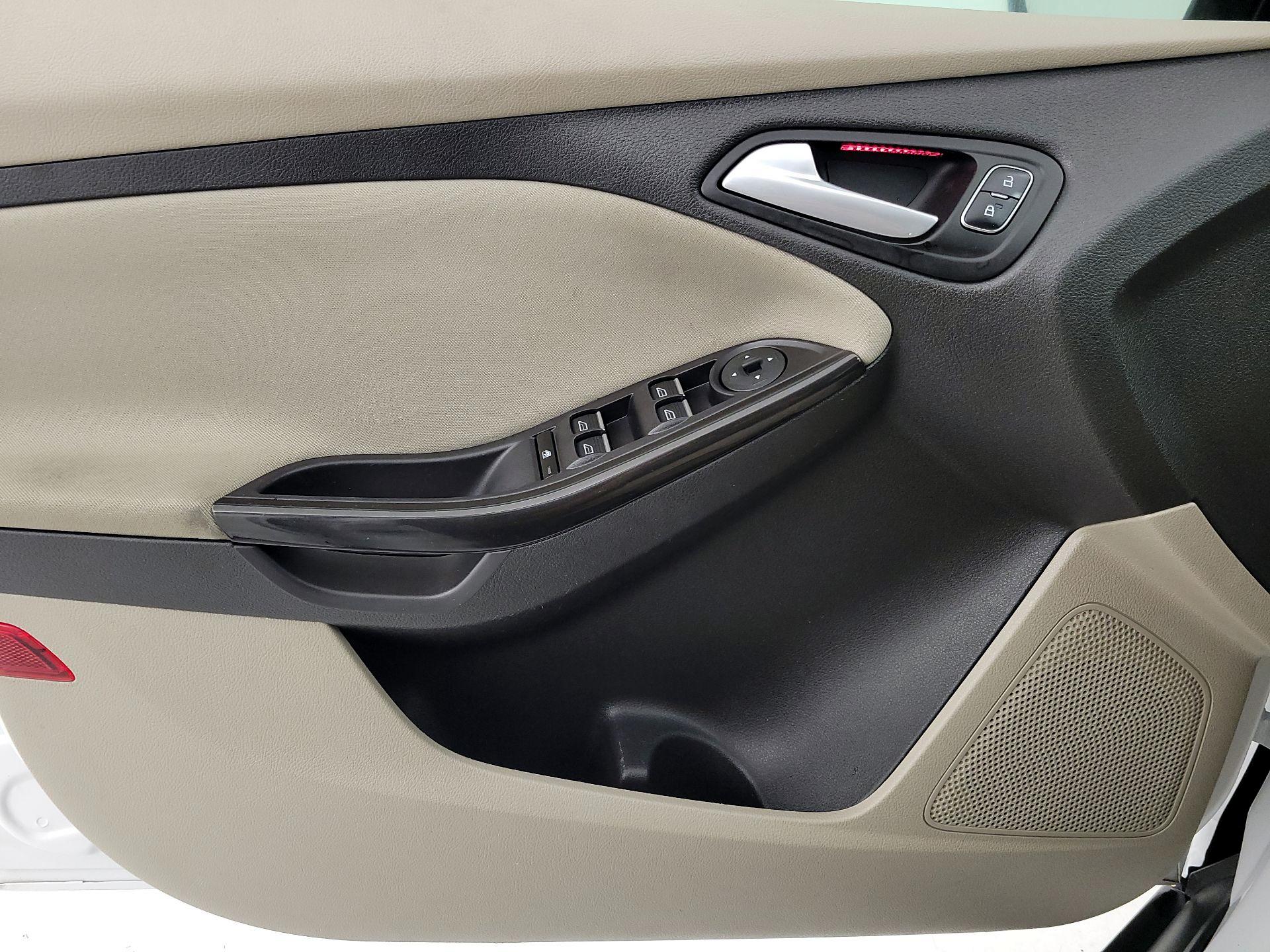 Thumbnail: 2017 Ford Focus - 12