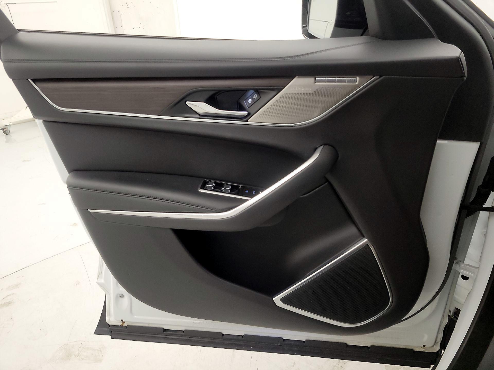 Thumbnail: 2021 Jaguar F-Pace - 12