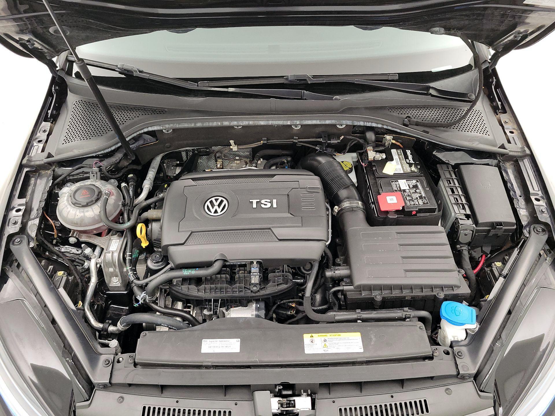 Thumbnail: 2021 Volkswagen Golf - 17