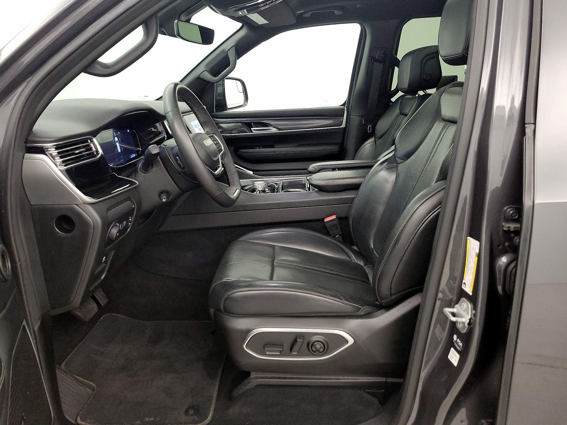 Thumbnail: 2022 Jeep Wagoneer - 11