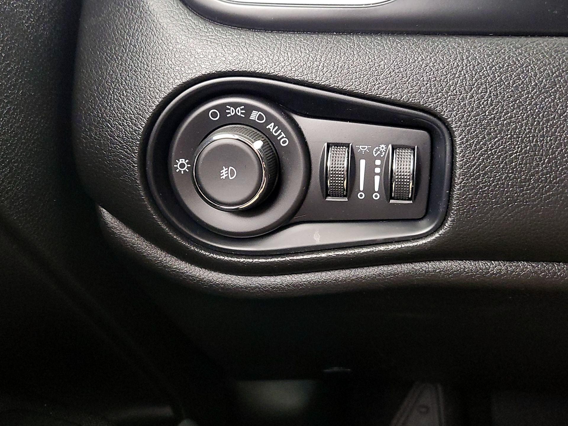 Thumbnail: 2021 Jeep Renegade - 13