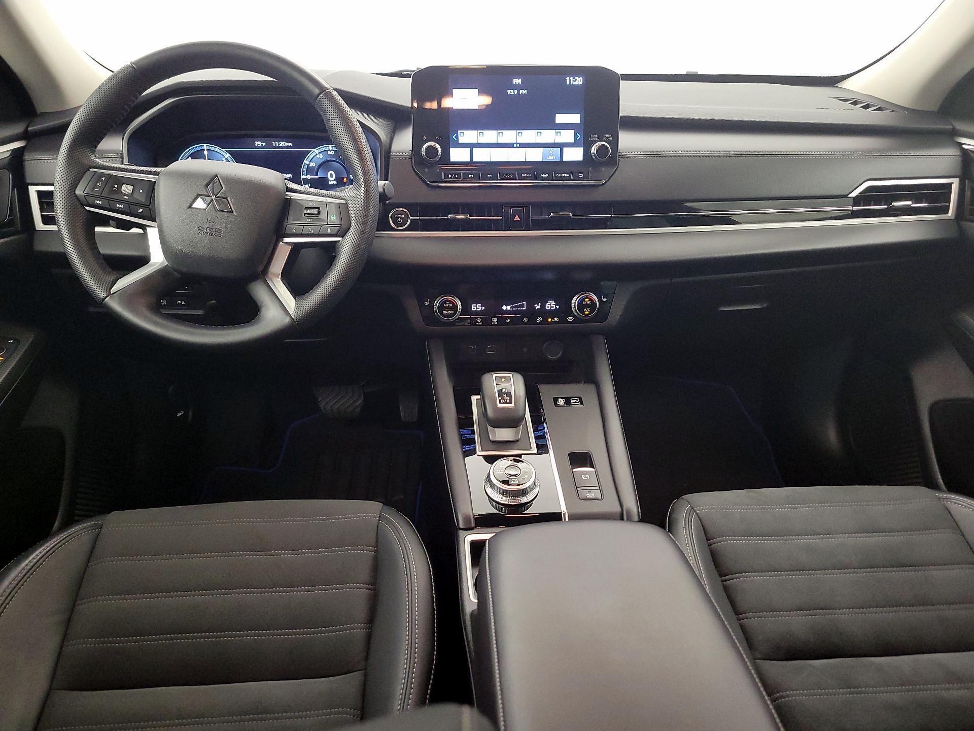 Thumbnail: 2023 Mitsubishi Outlander - 9
