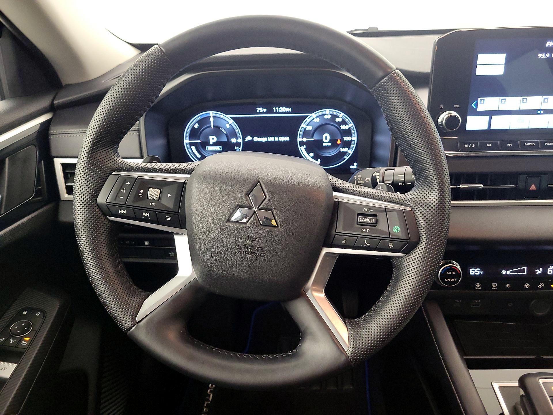 Thumbnail: 2023 Mitsubishi Outlander - 10