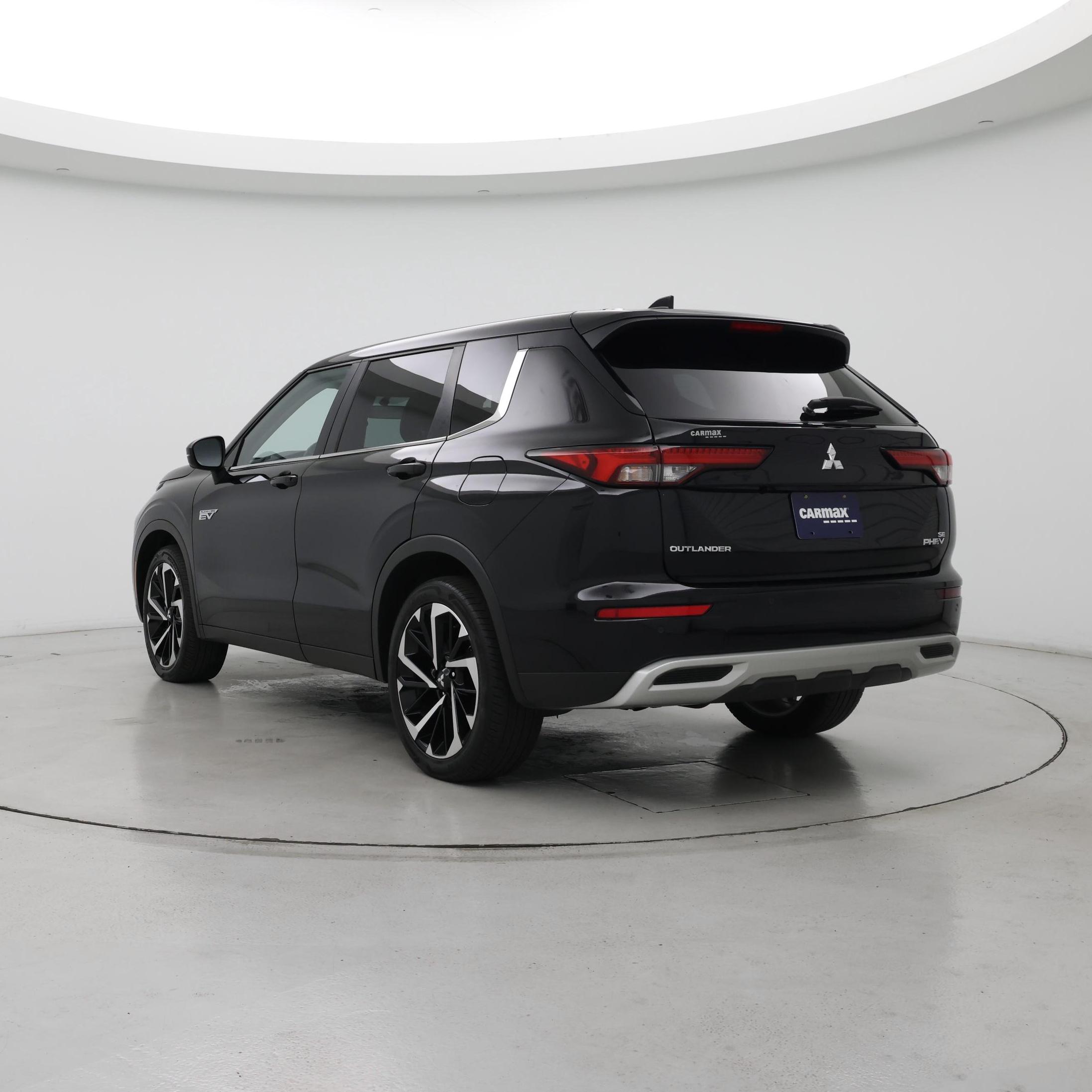 Thumbnail: 2023 Mitsubishi Outlander - 2