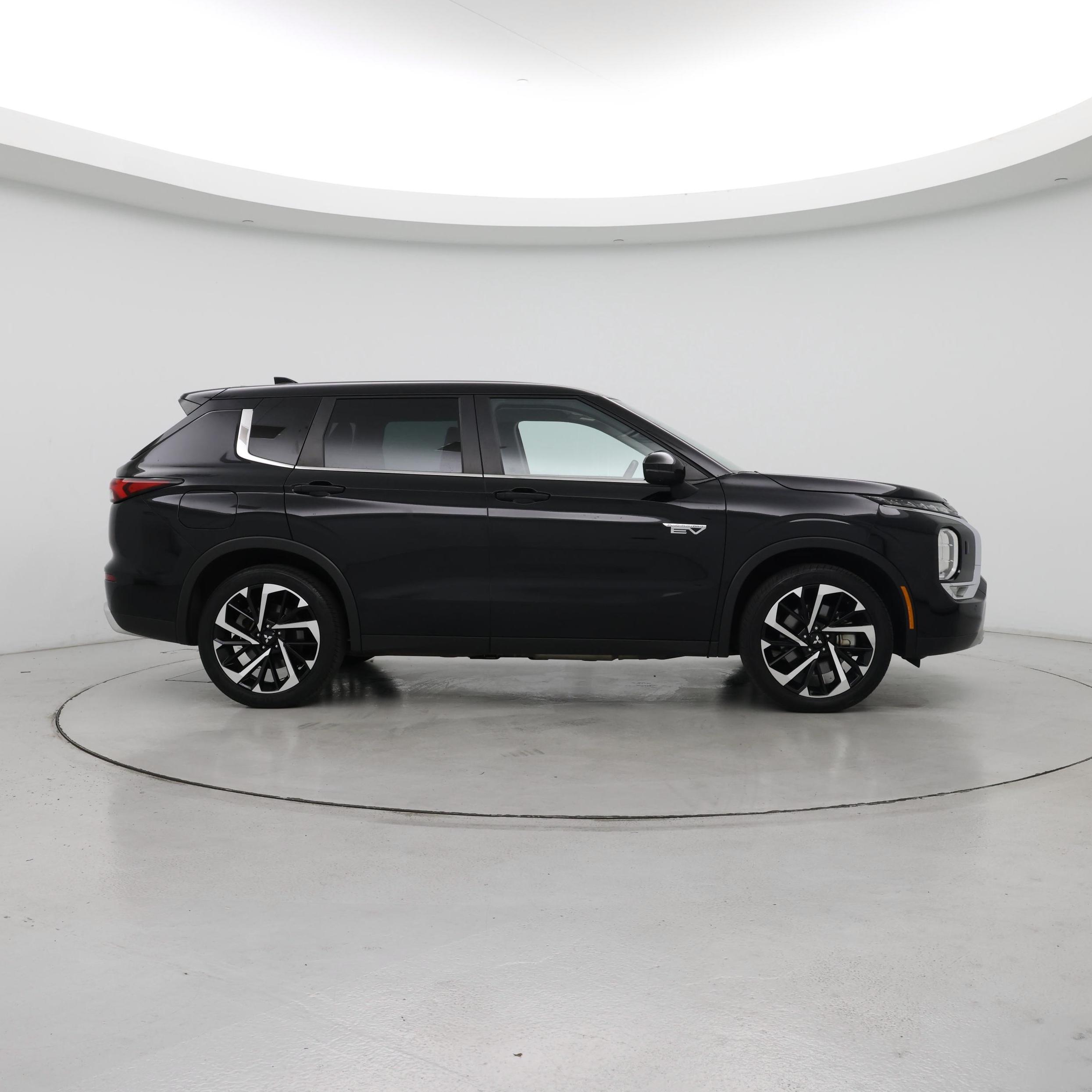 Thumbnail: 2023 Mitsubishi Outlander - 7