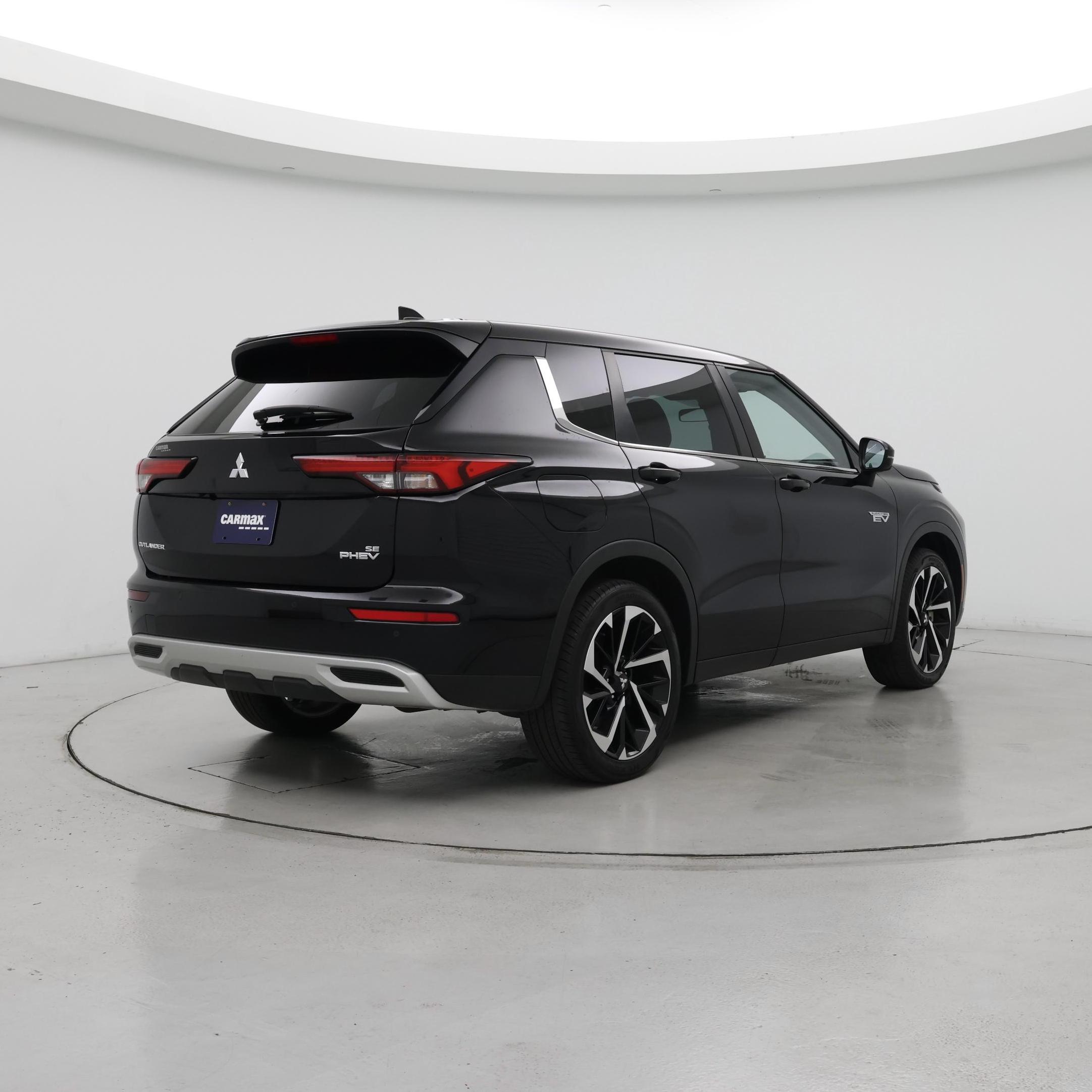 Thumbnail: 2023 Mitsubishi Outlander - 8