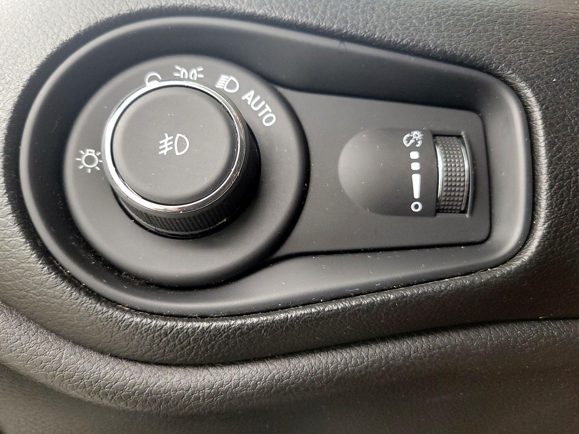 Thumbnail: 2019 Jeep Renegade - 13