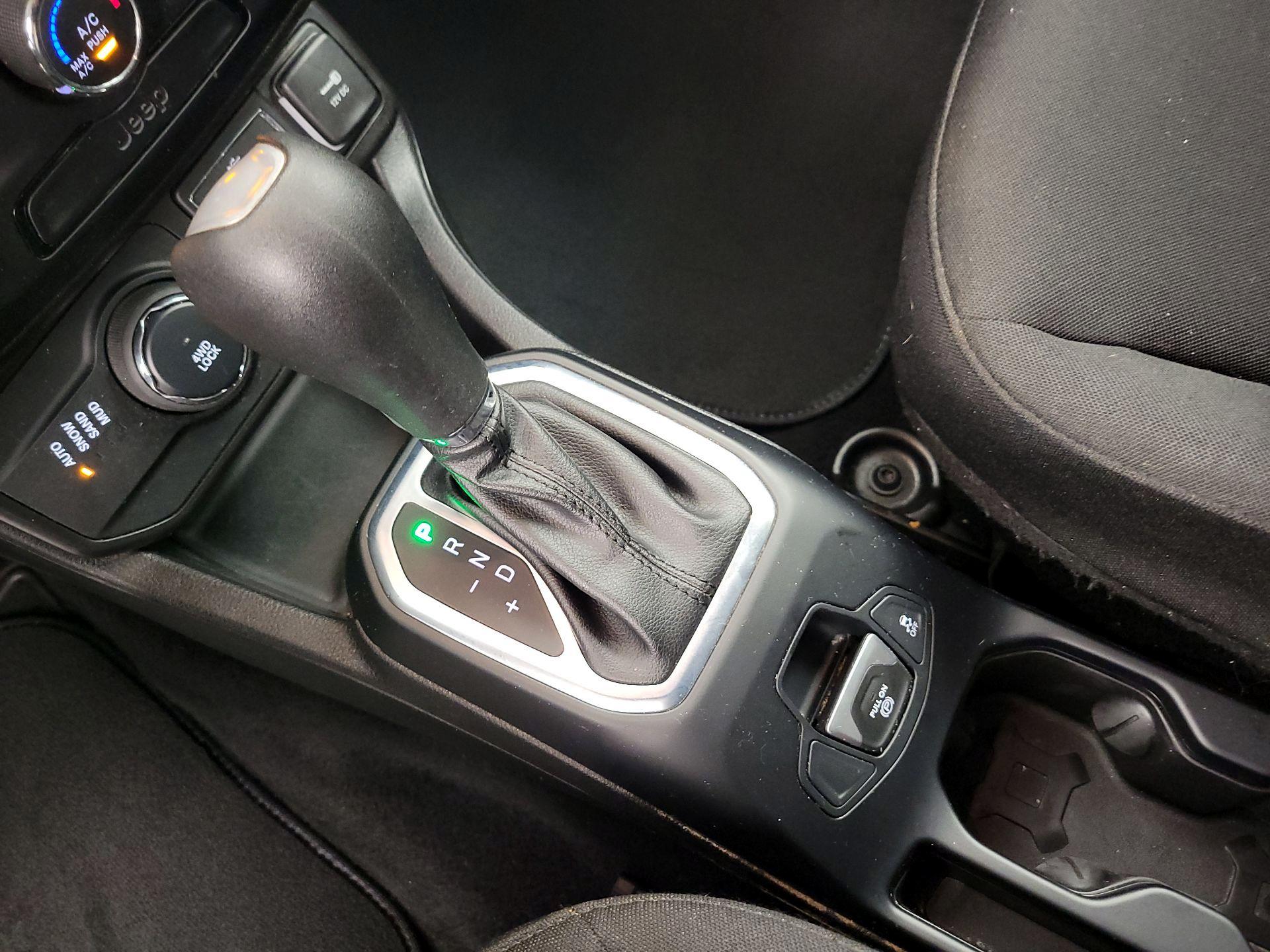 Thumbnail: 2019 Jeep Renegade - 17