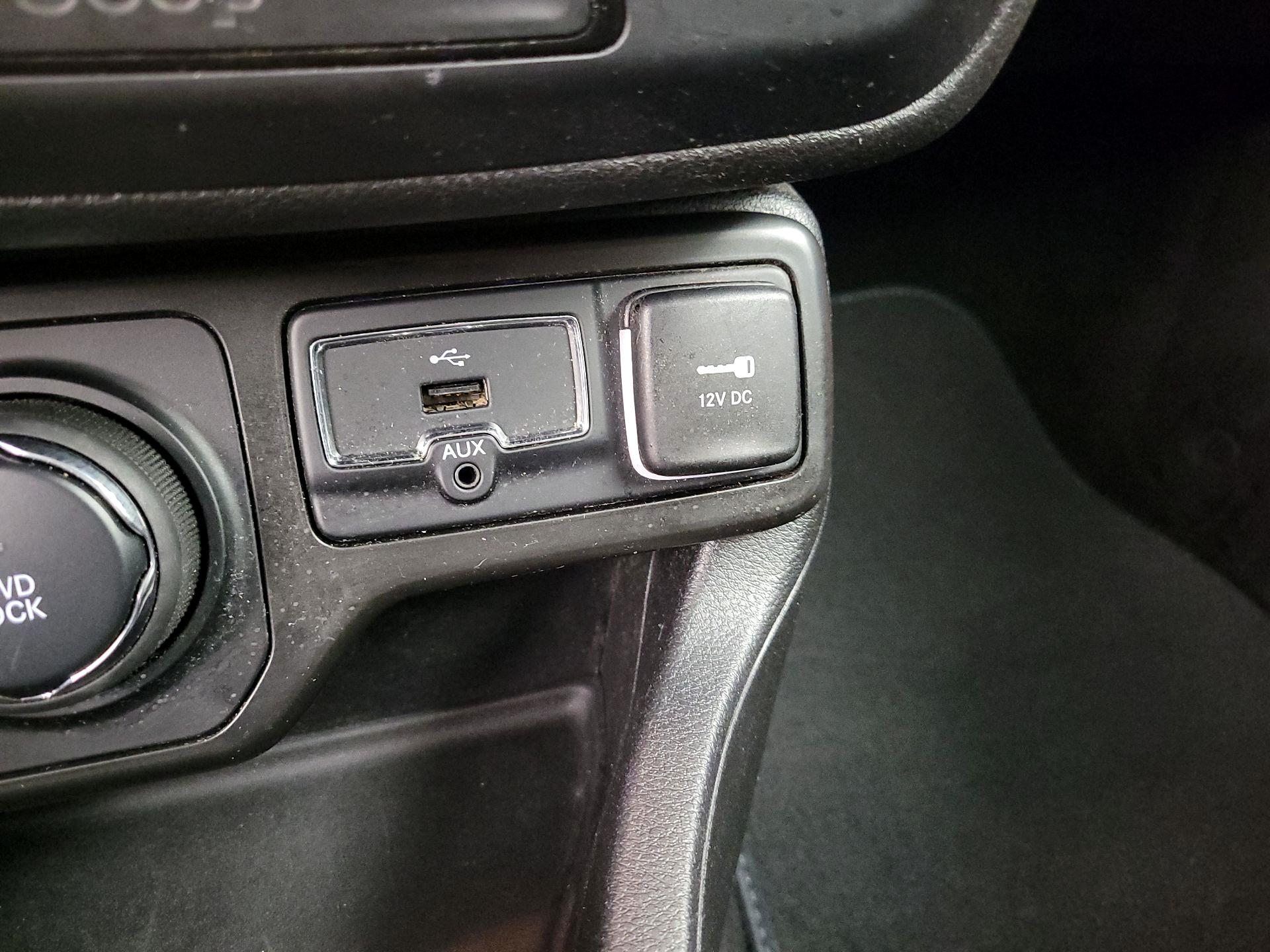 Thumbnail: 2019 Jeep Renegade - 18