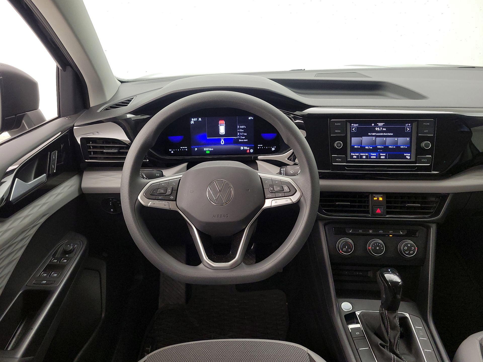 Thumbnail: 2022 Volkswagen Taos - 10