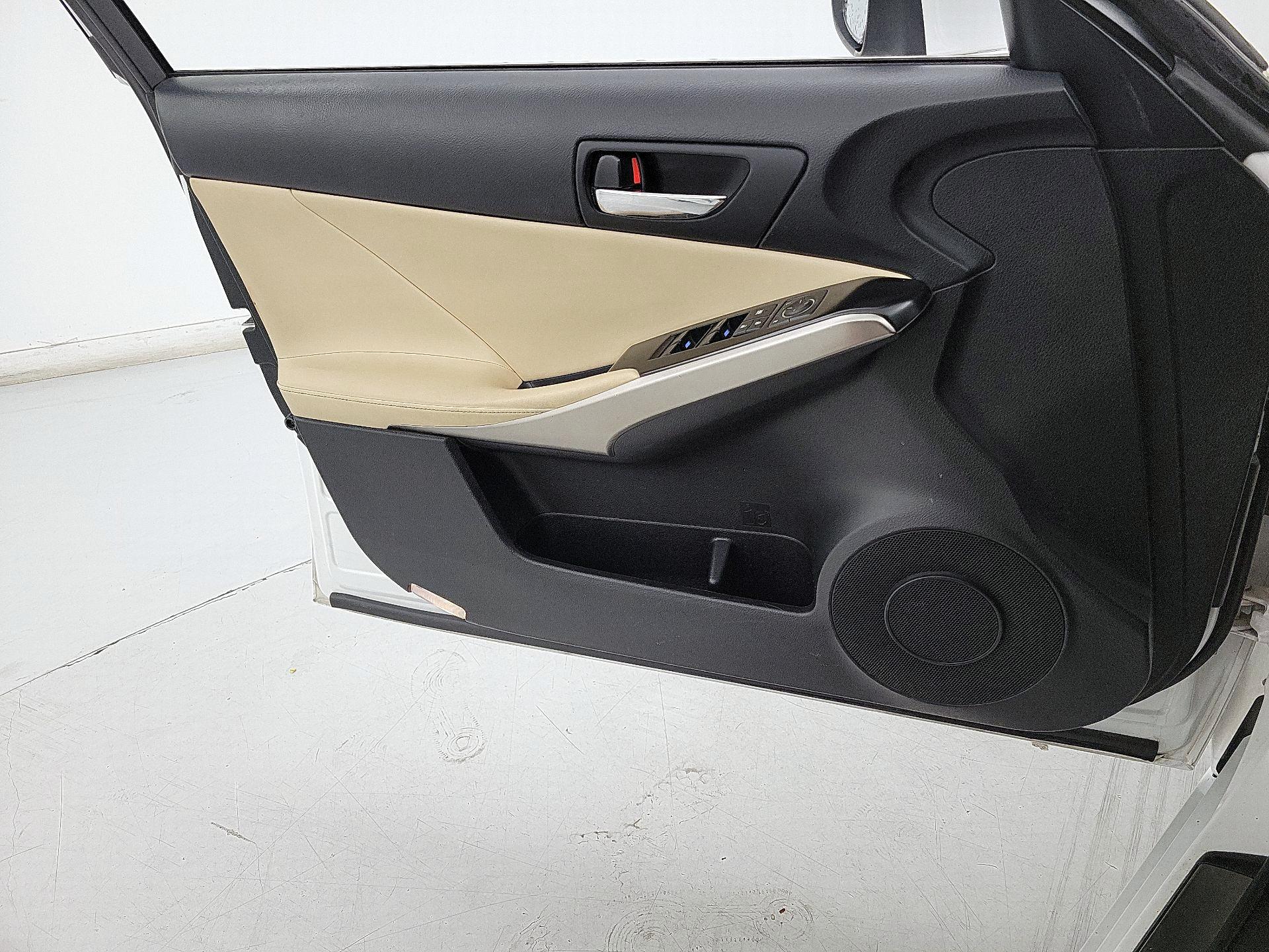 Thumbnail: 2014 Lexus IS - 12