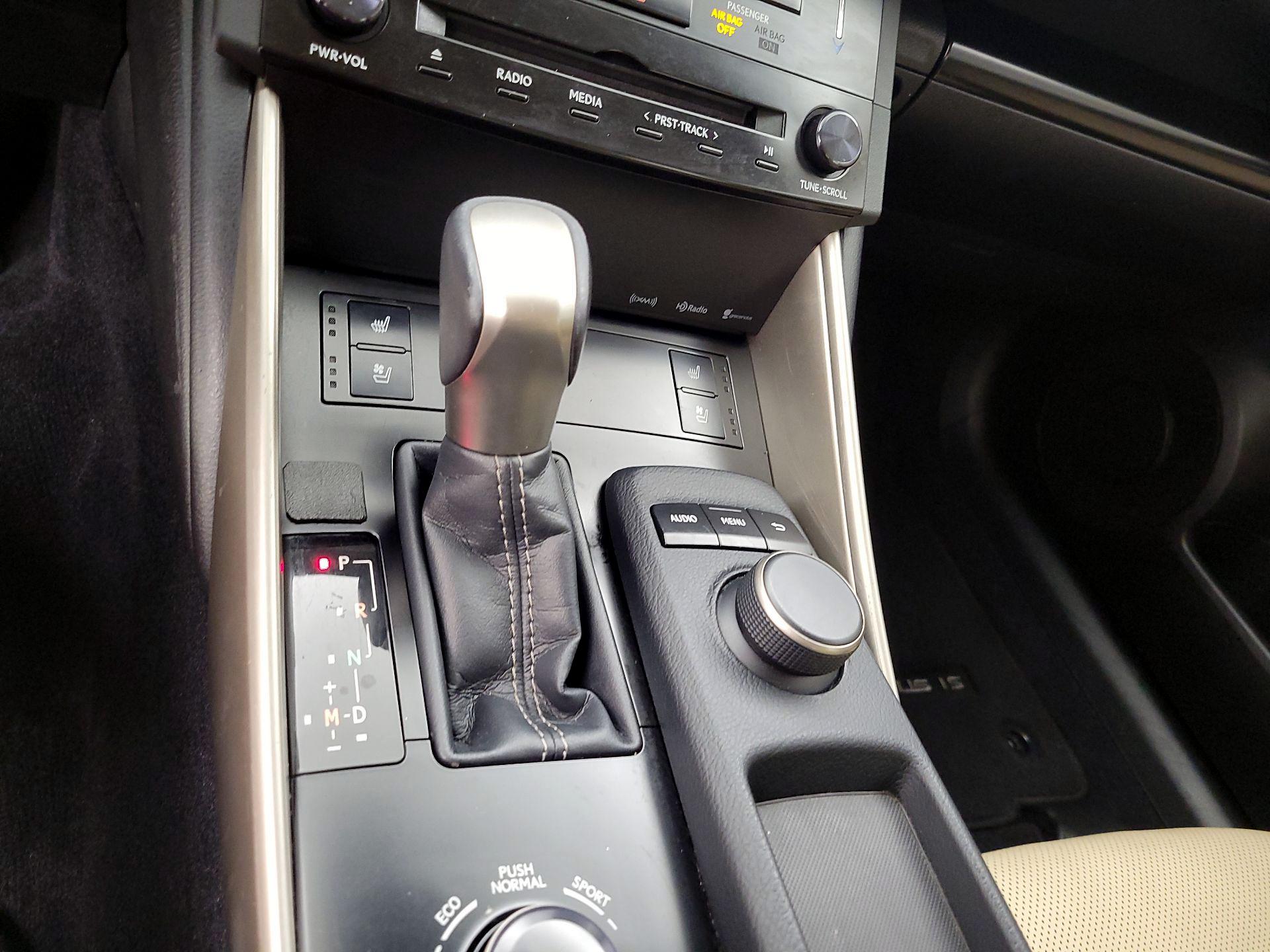 Thumbnail: 2014 Lexus IS - 16