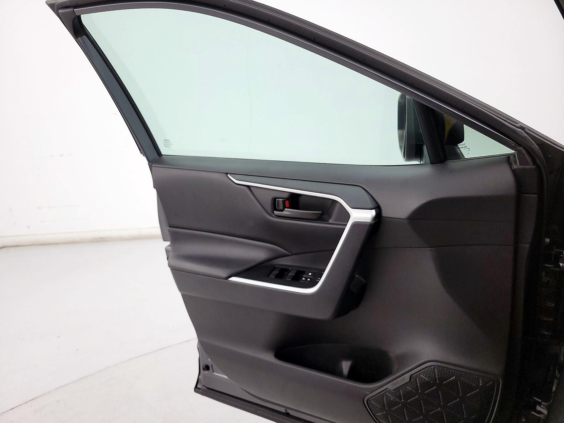 Thumbnail: 2021 Toyota RAV4 - 12