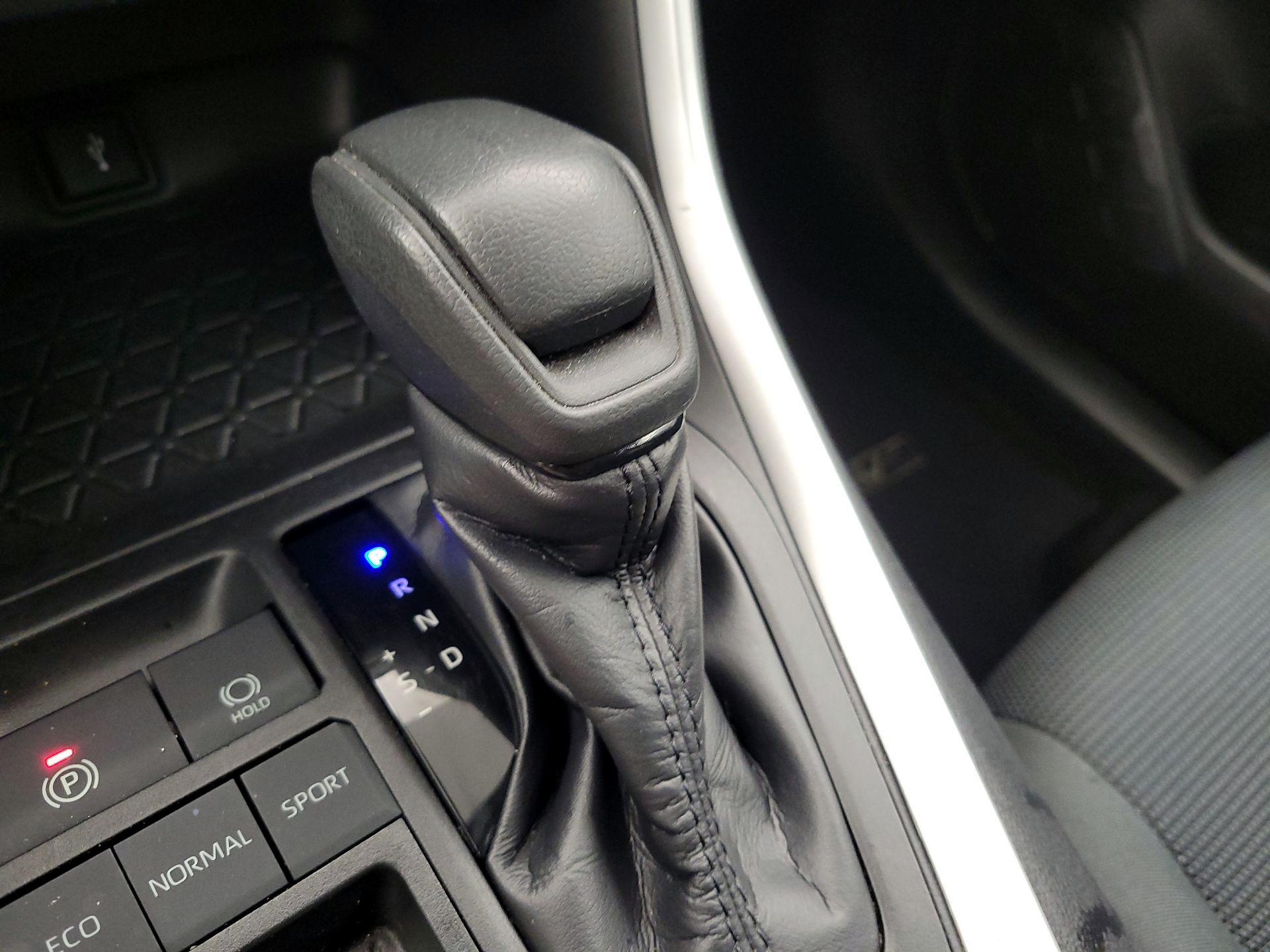 Thumbnail: 2021 Toyota RAV4 - 15