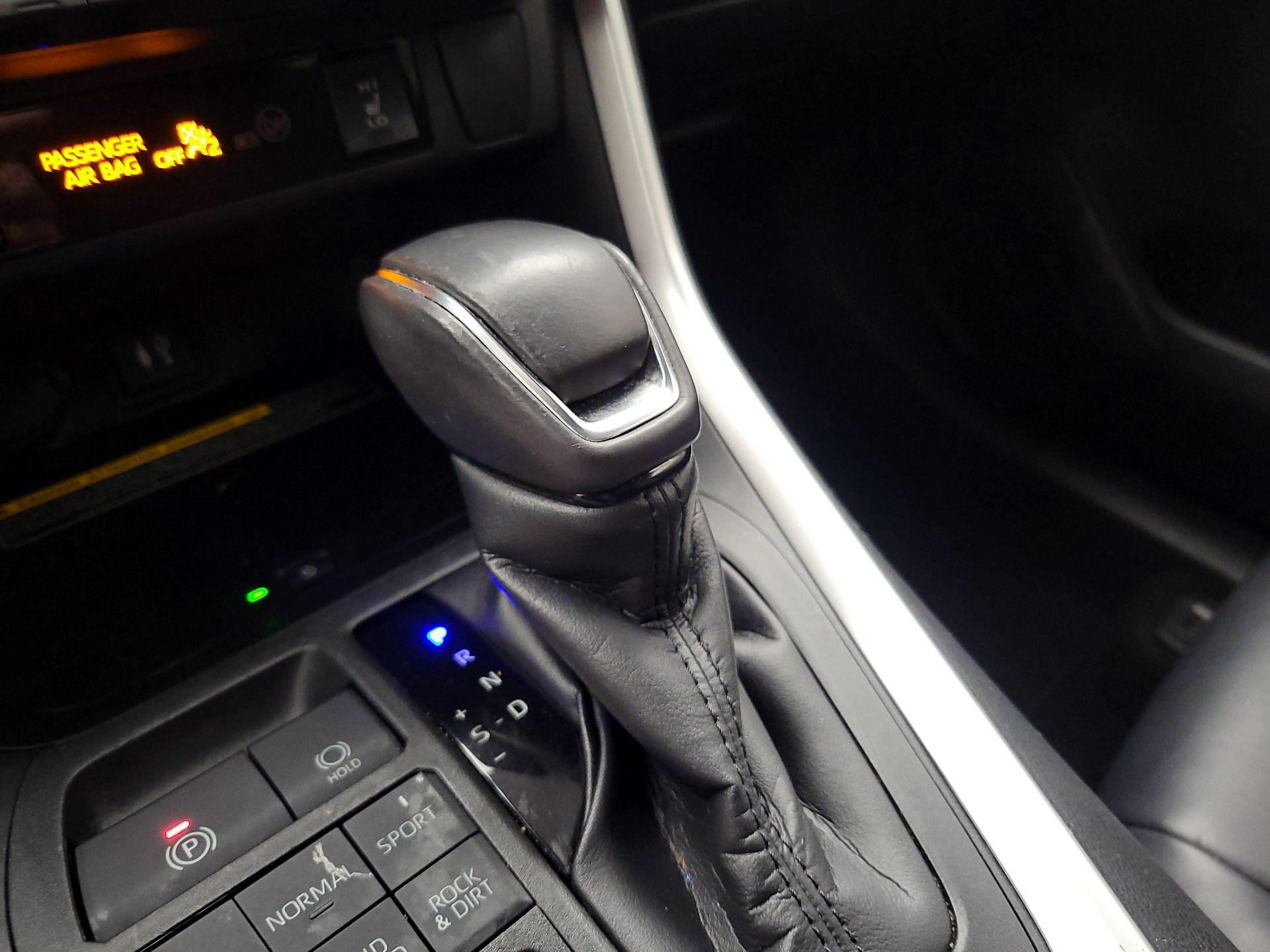 Thumbnail: 2019 Toyota RAV4 - 15