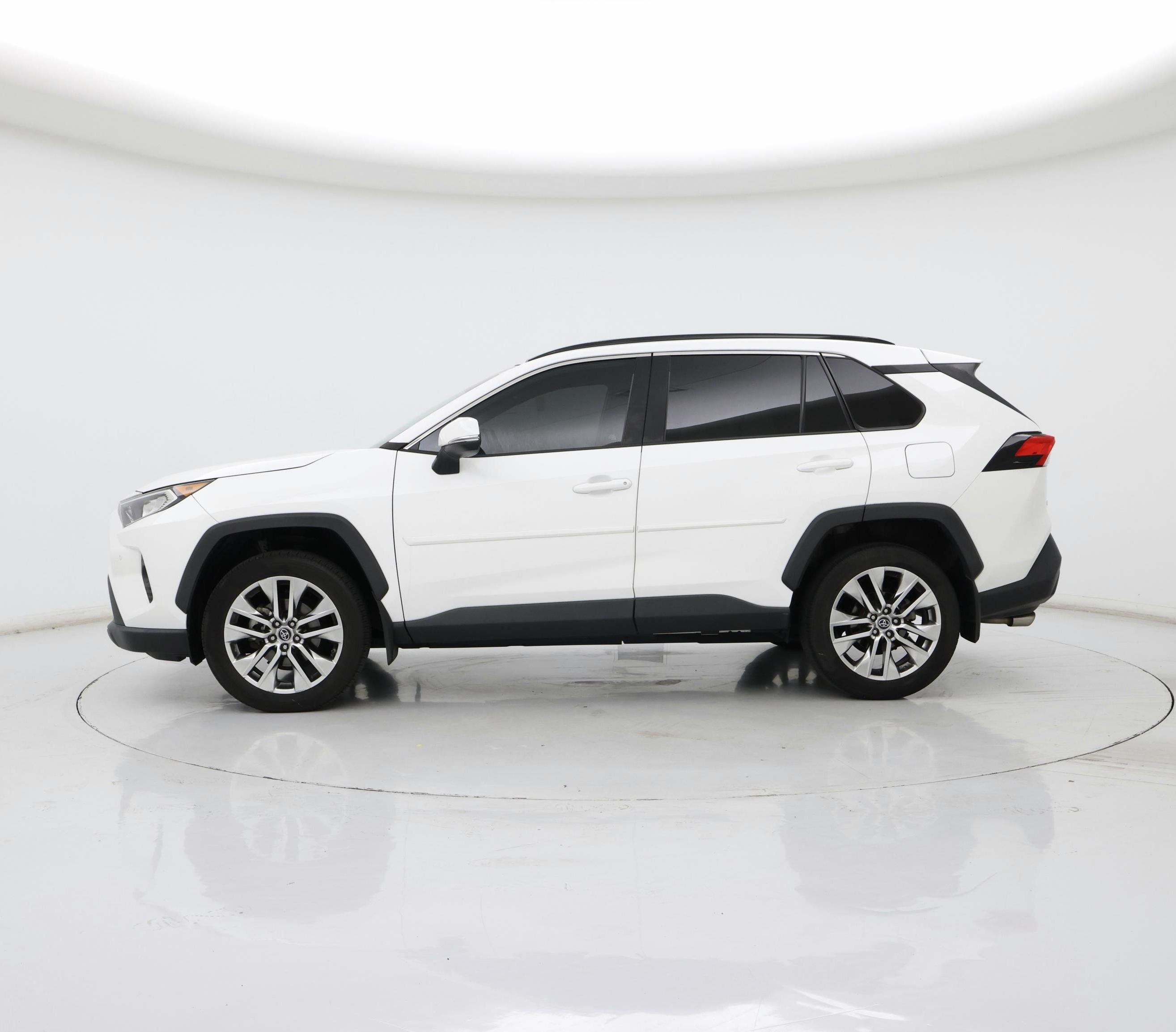 Thumbnail: 2019 Toyota RAV4 - 3