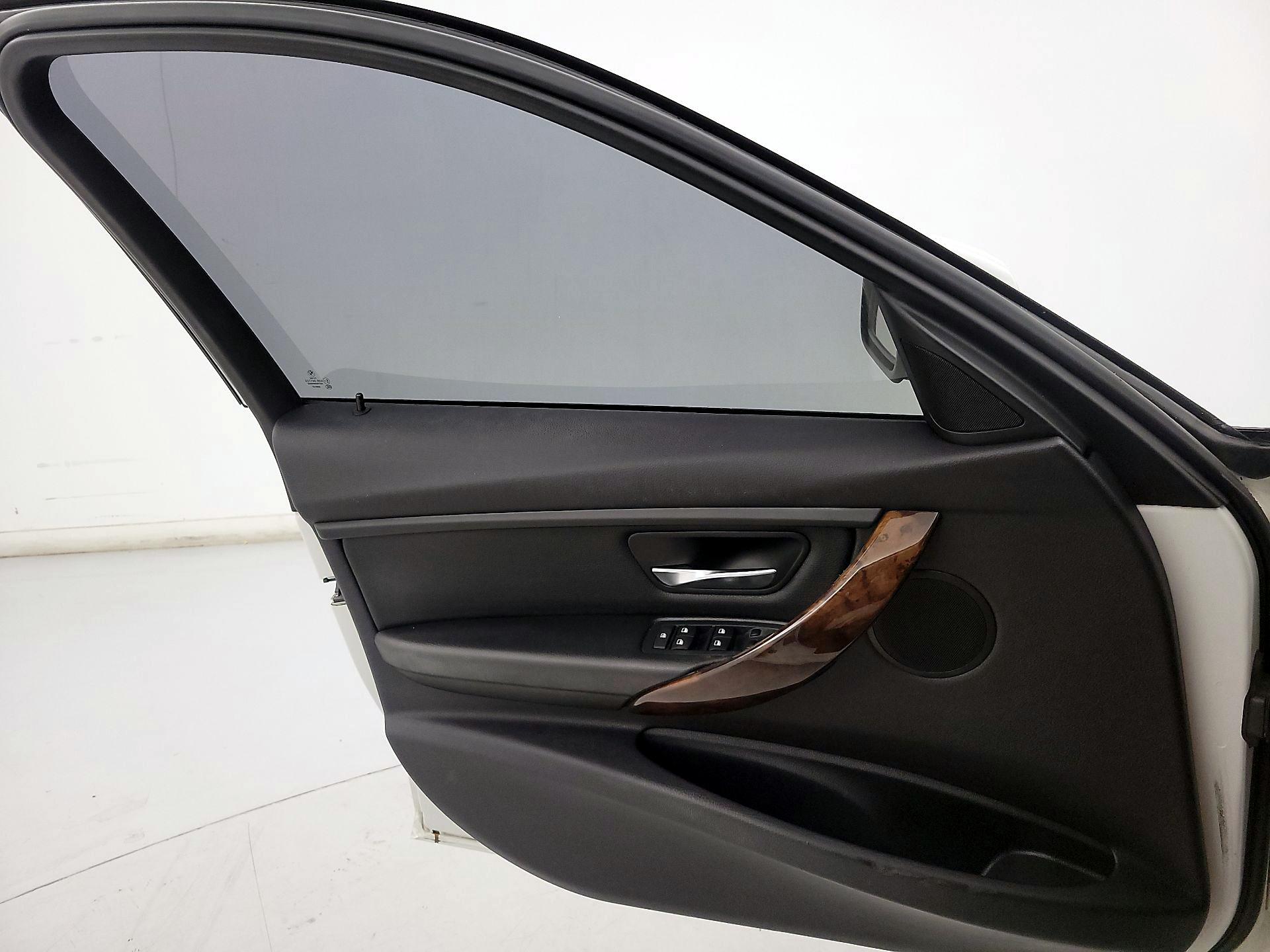 Thumbnail: 2014 BMW 3 Series - 12