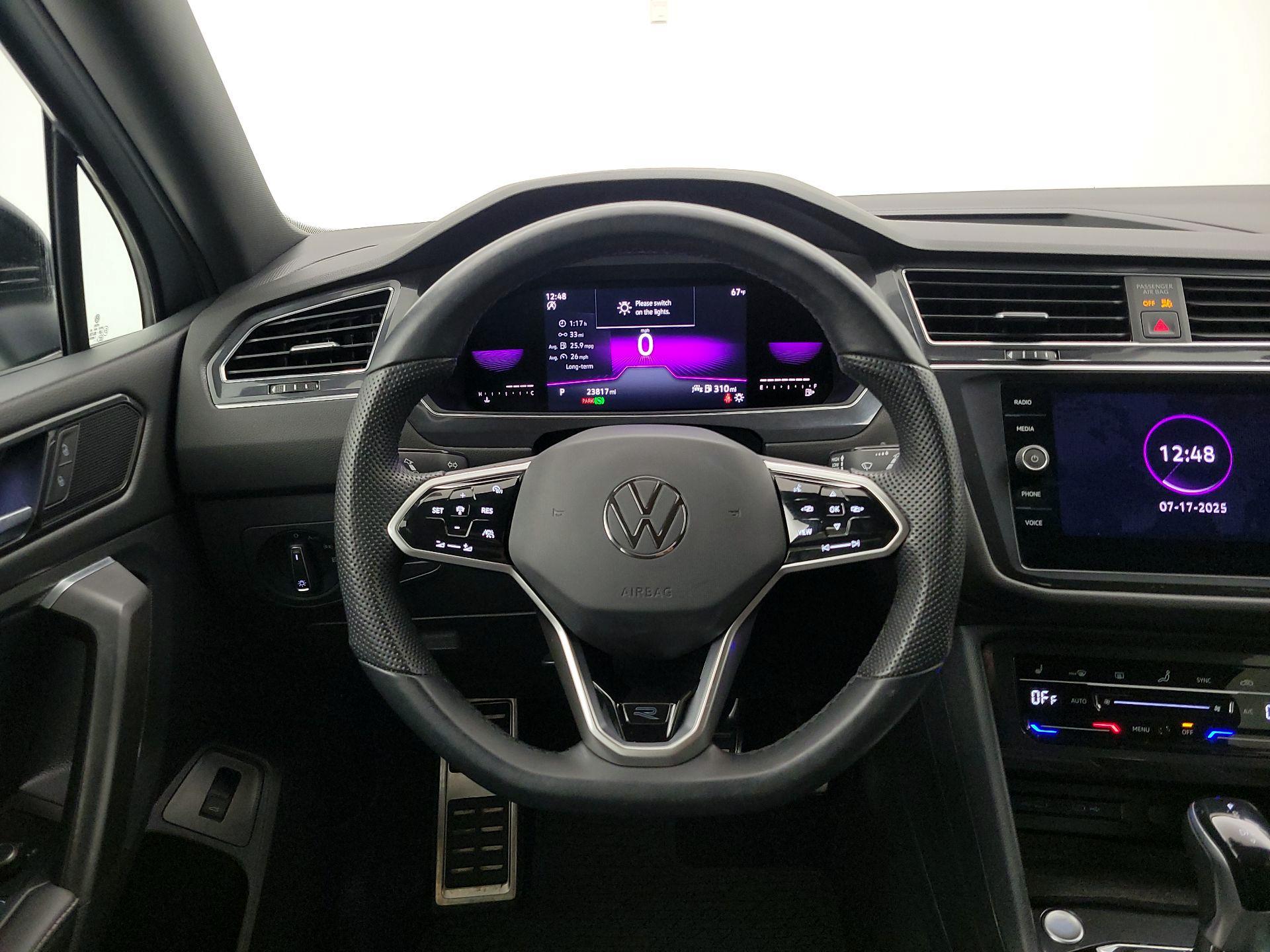 Thumbnail: 2022 Volkswagen Tiguan - 10