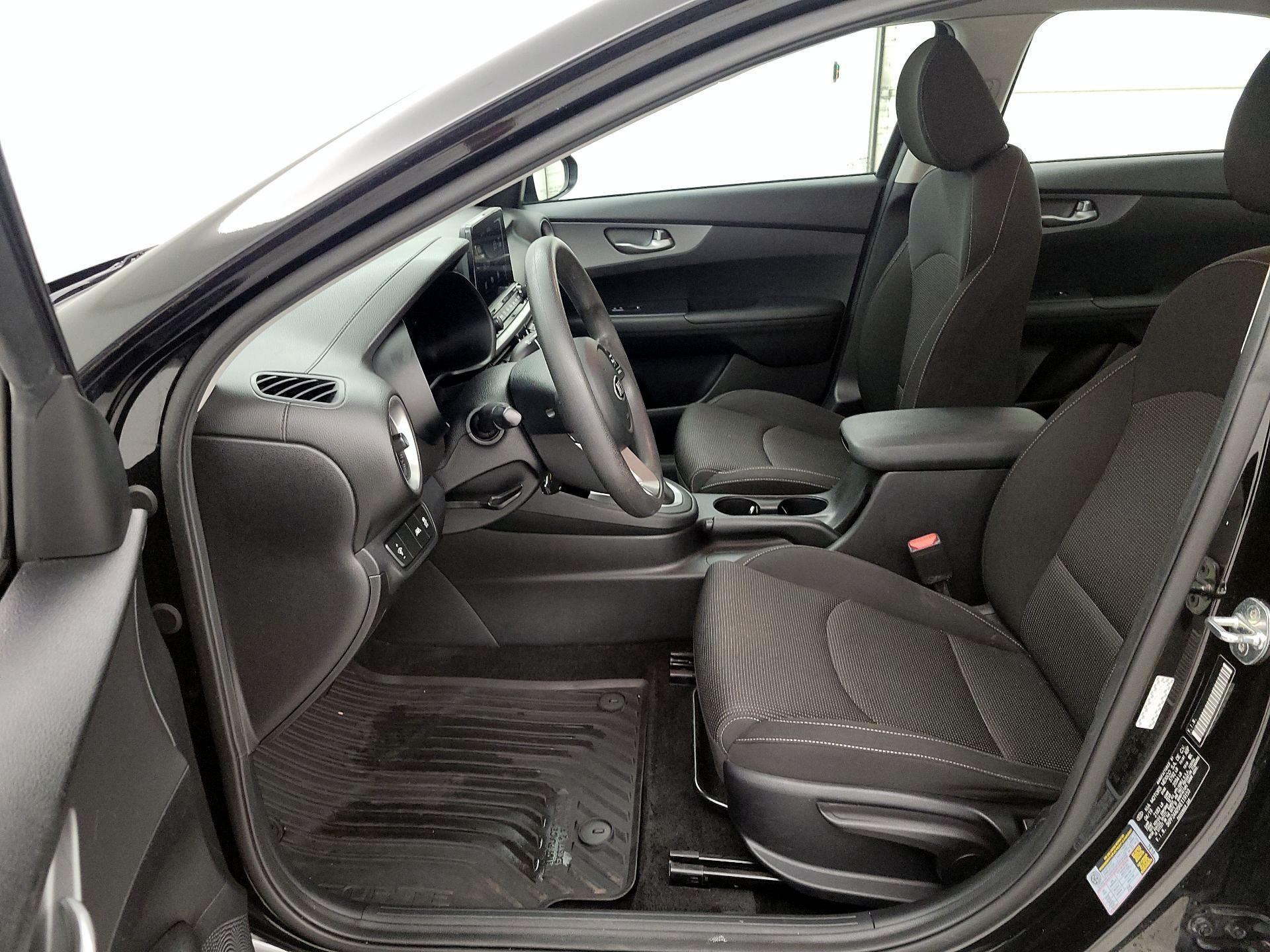 Thumbnail: 2019 Kia Forte - 11