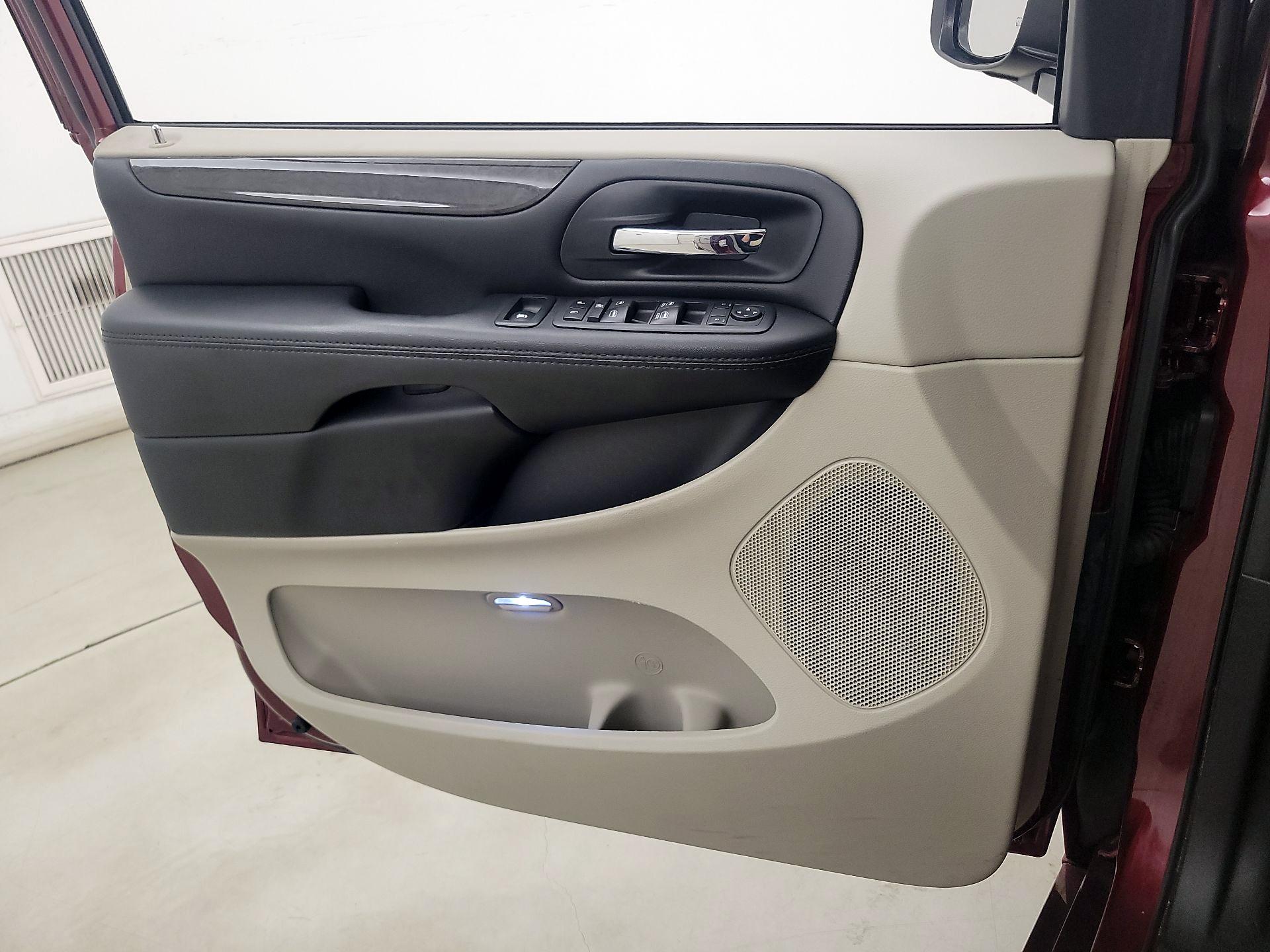 Thumbnail: 2019 Dodge Grand Caravan - 12