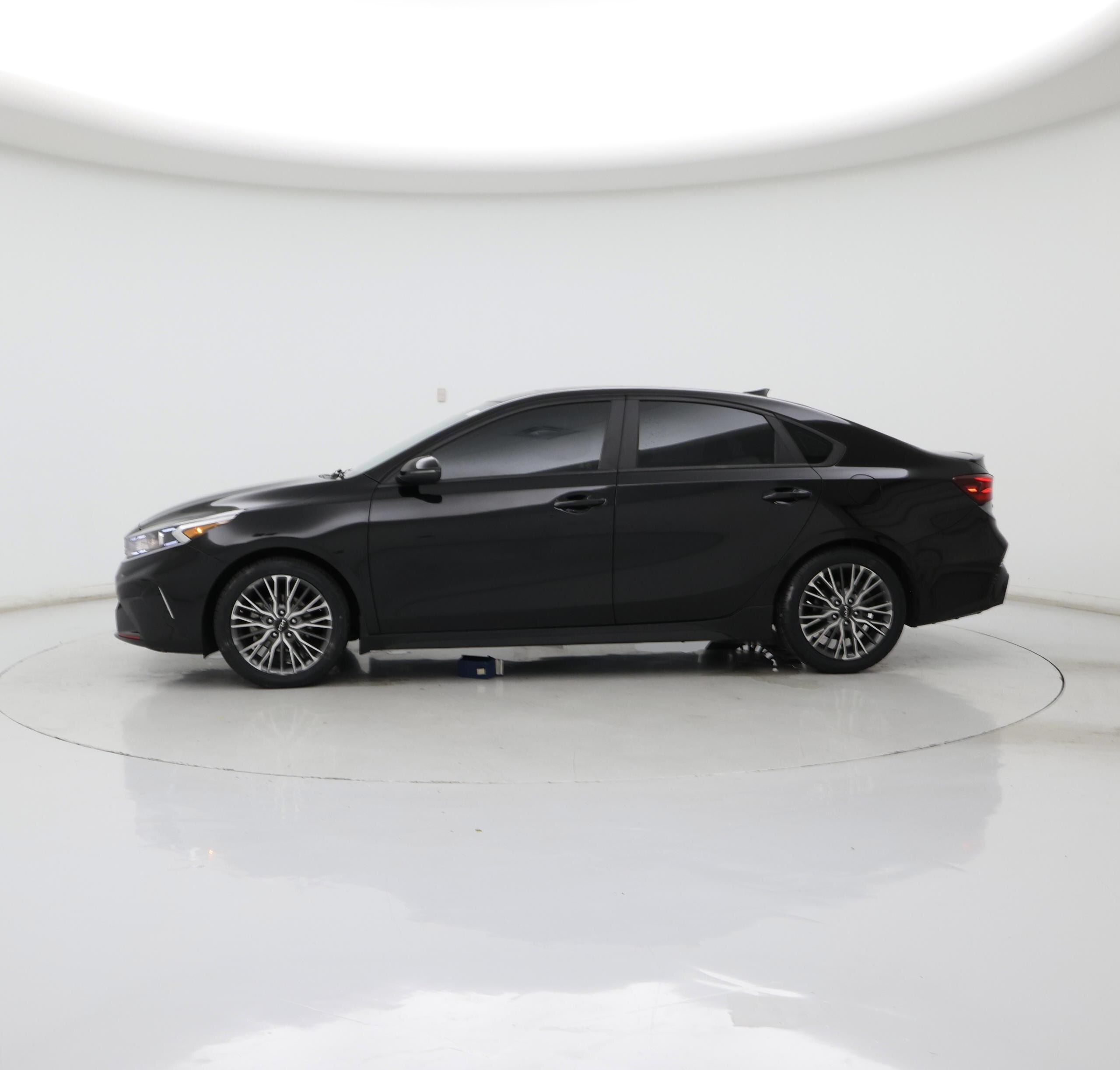 Thumbnail: 2022 Kia Forte - 3