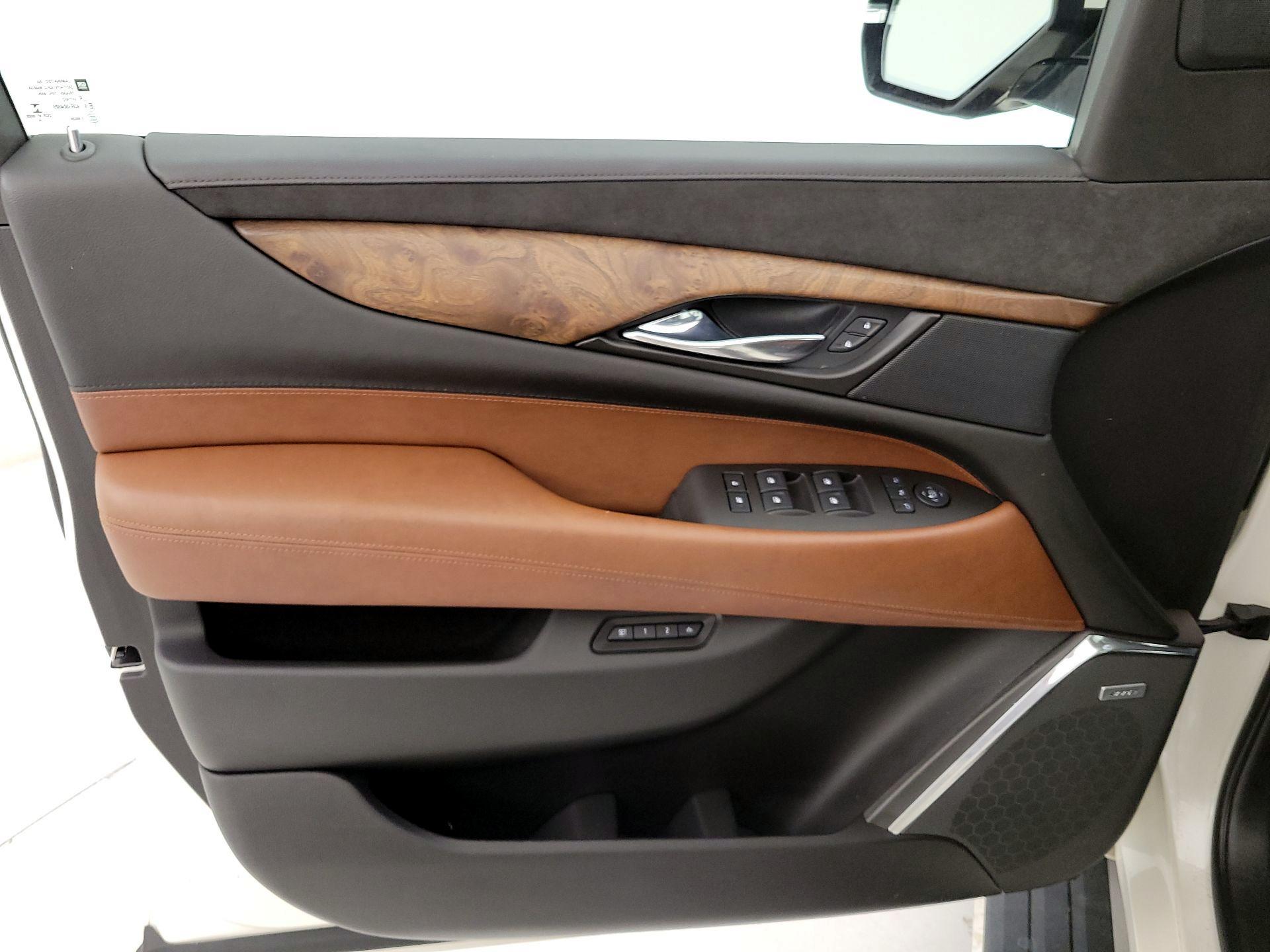 Thumbnail: 2015 Cadillac Escalade - 12