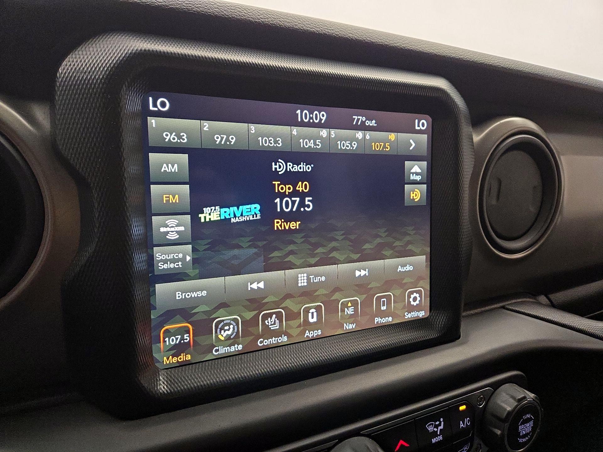 Thumbnail: 2021 Jeep Gladiator - 16
