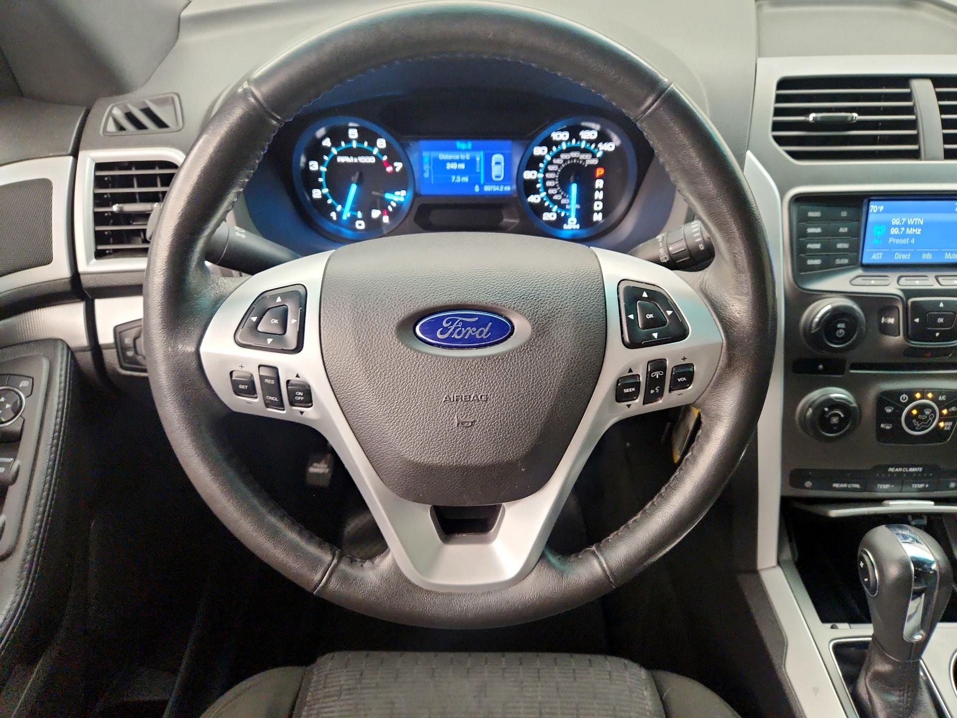 Thumbnail: 2015 Ford Explorer - 10