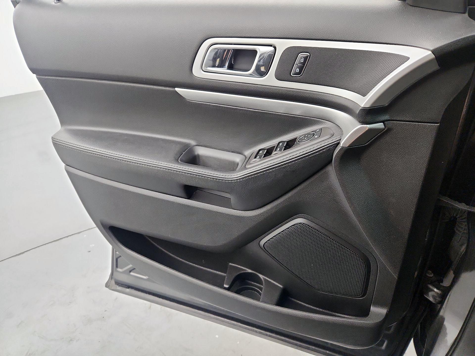 Thumbnail: 2015 Ford Explorer - 12