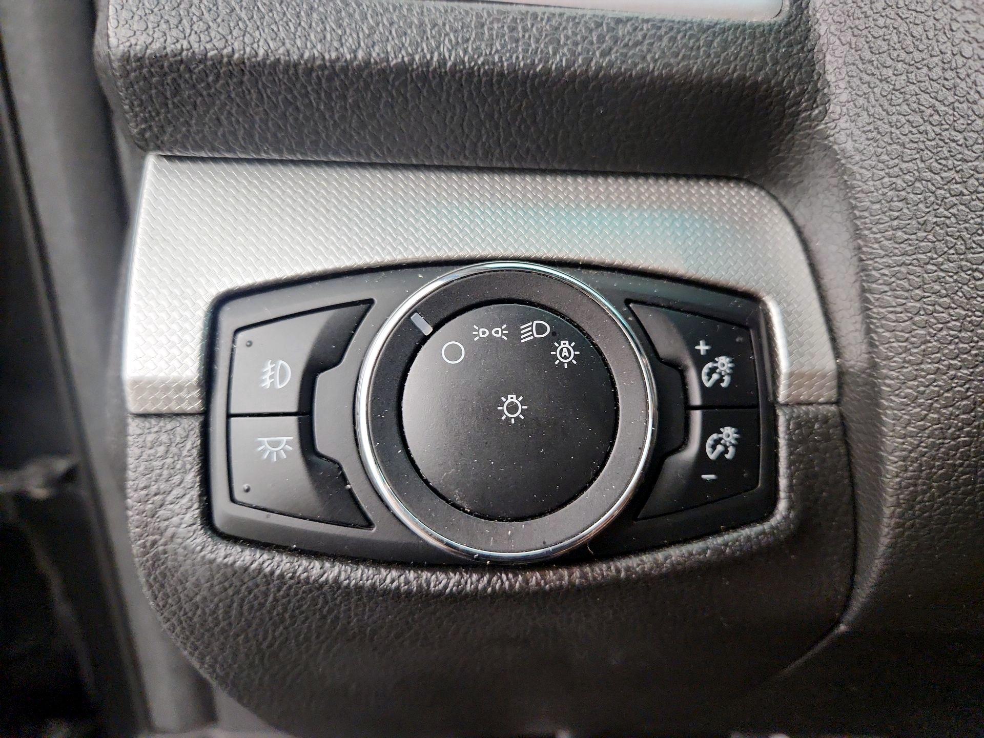 Thumbnail: 2015 Ford Explorer - 13