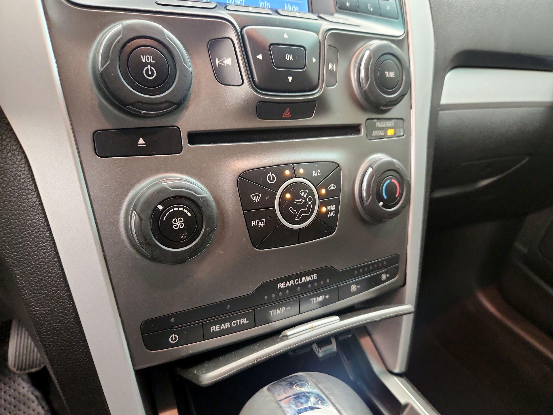 Thumbnail: 2015 Ford Explorer - 15