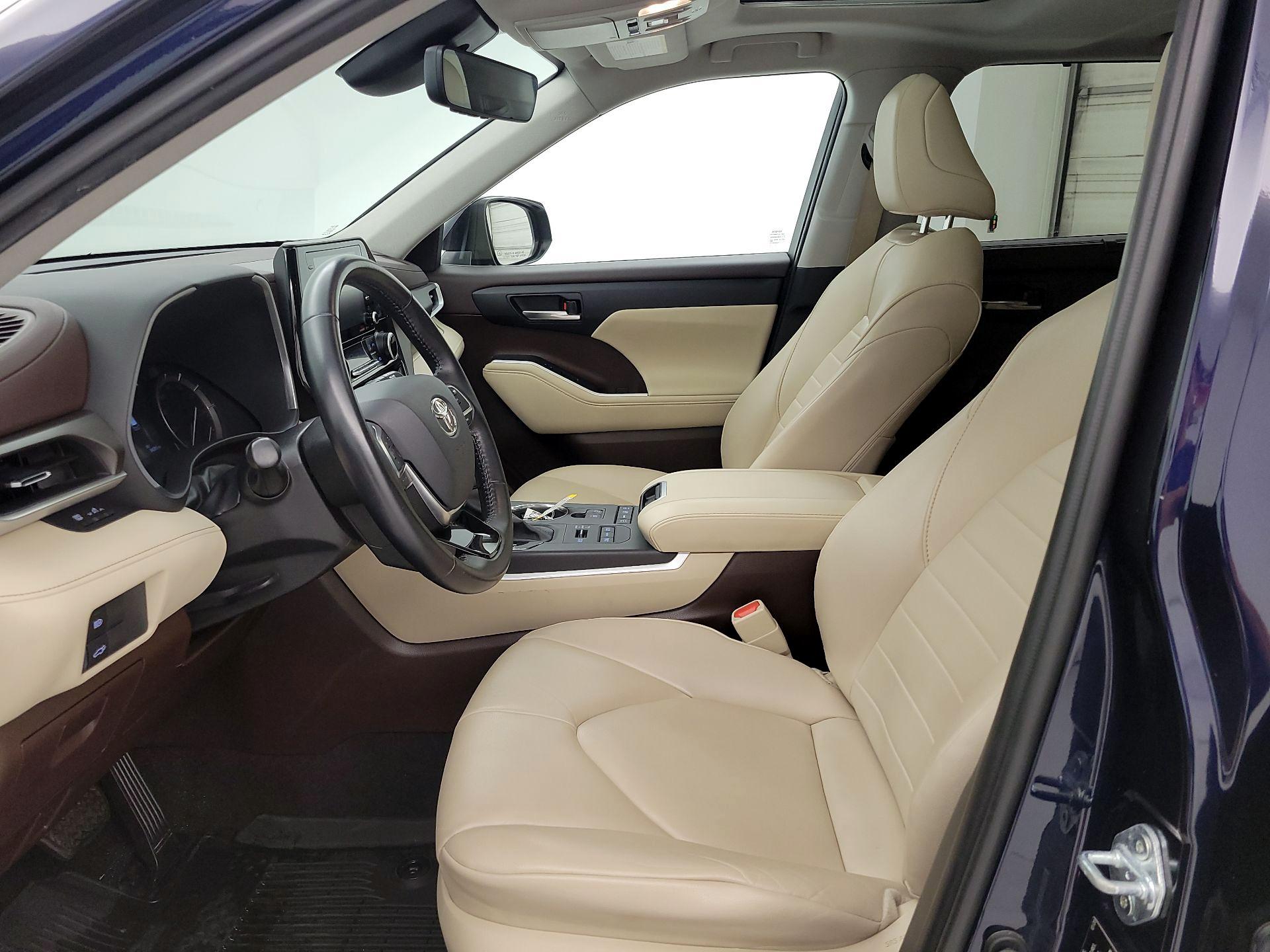 Thumbnail: 2021 Toyota Highlander - 11