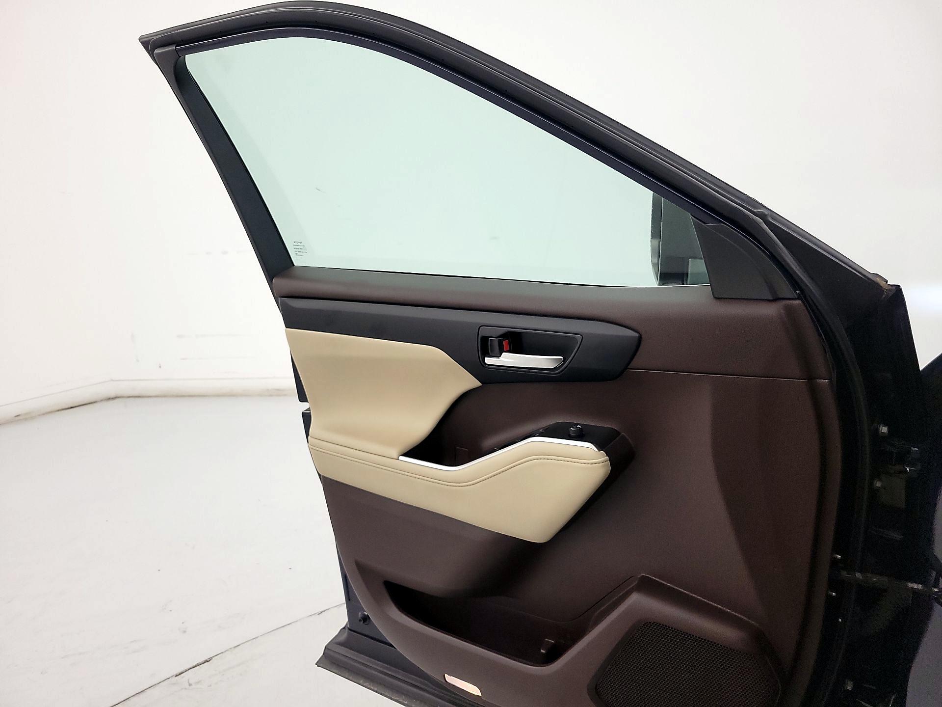 Thumbnail: 2021 Toyota Highlander - 12