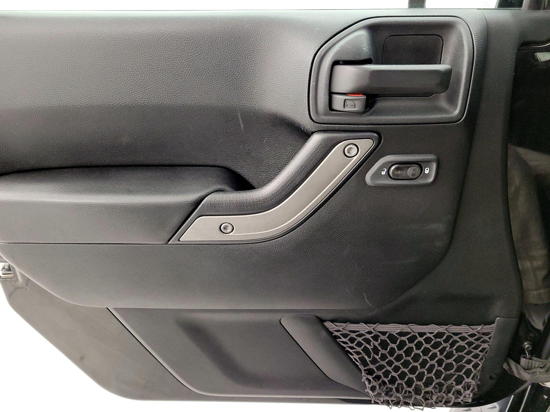 Thumbnail: 2017 Jeep Wrangler - 12