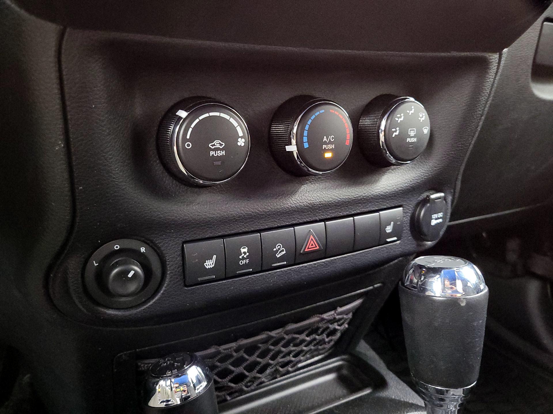 Thumbnail: 2017 Jeep Wrangler - 14