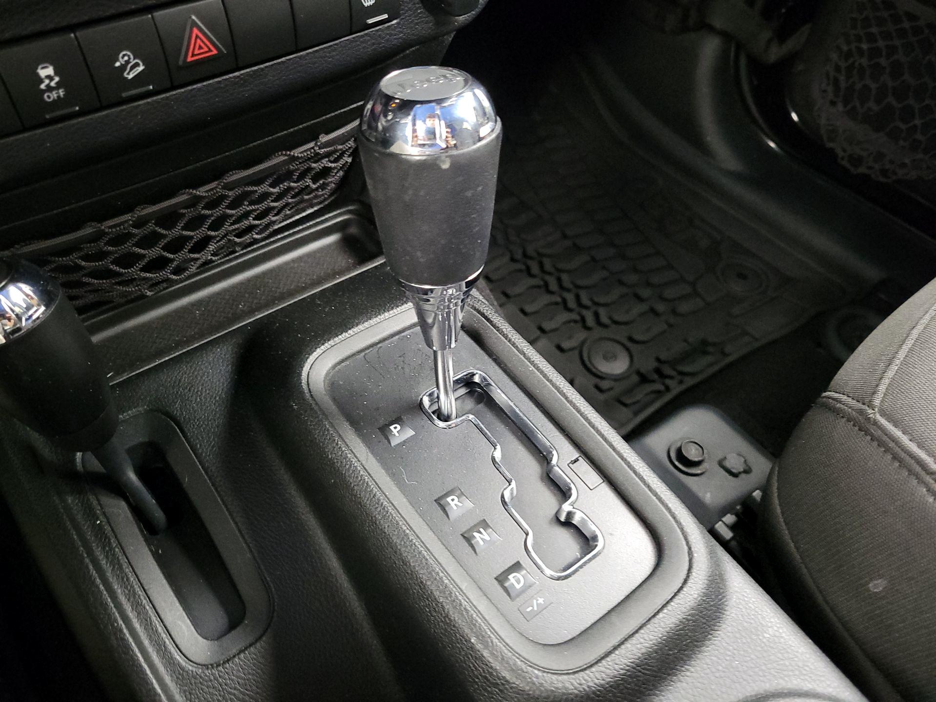 Thumbnail: 2017 Jeep Wrangler - 15
