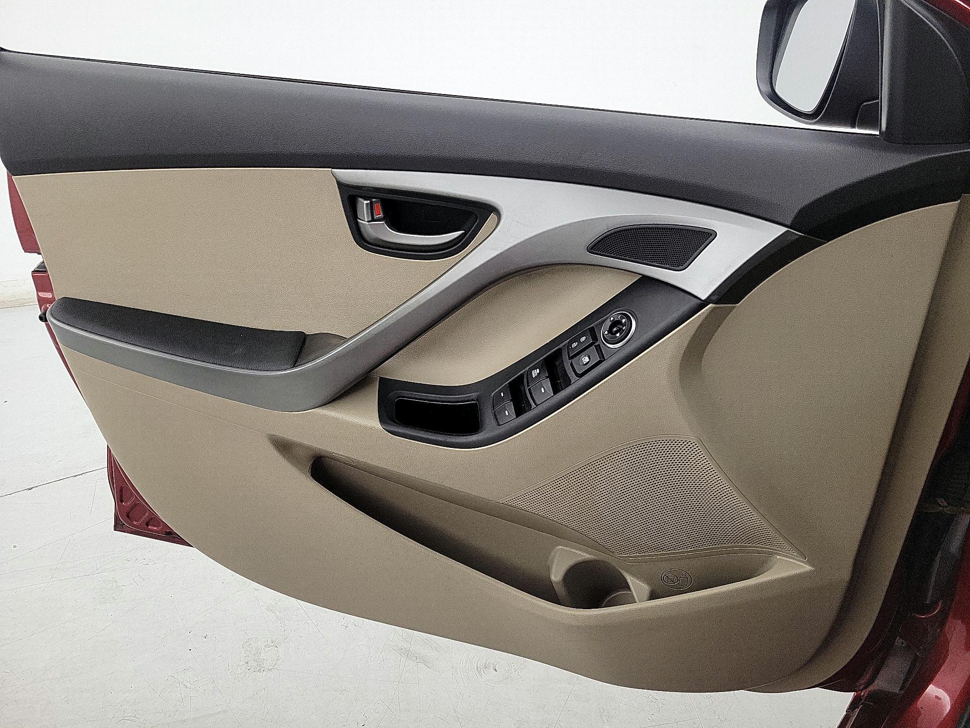 Thumbnail: 2016 Hyundai Elantra - 12