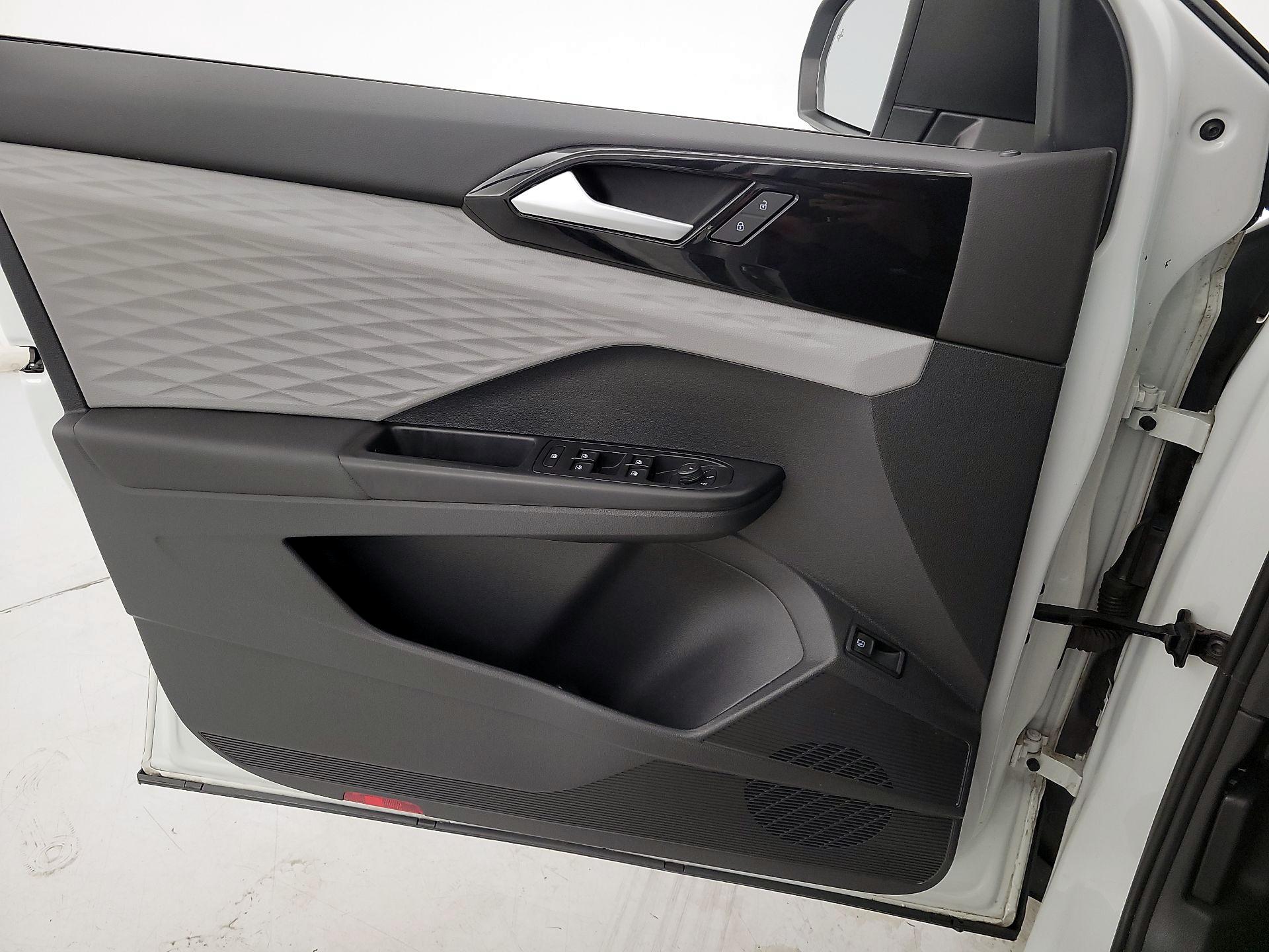 Thumbnail: 2022 Volkswagen Taos - 12