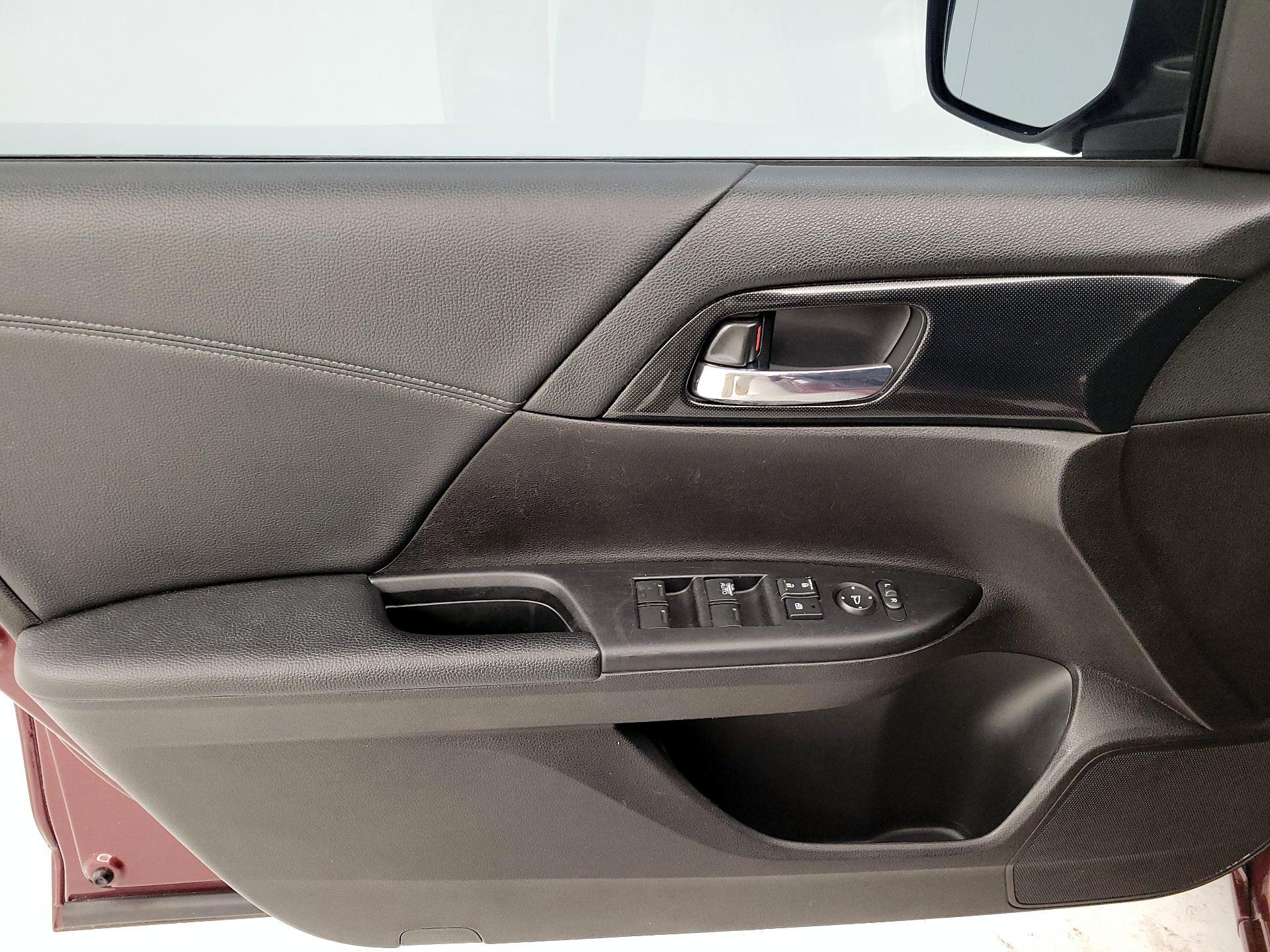 Thumbnail: 2015 Honda Accord - 12