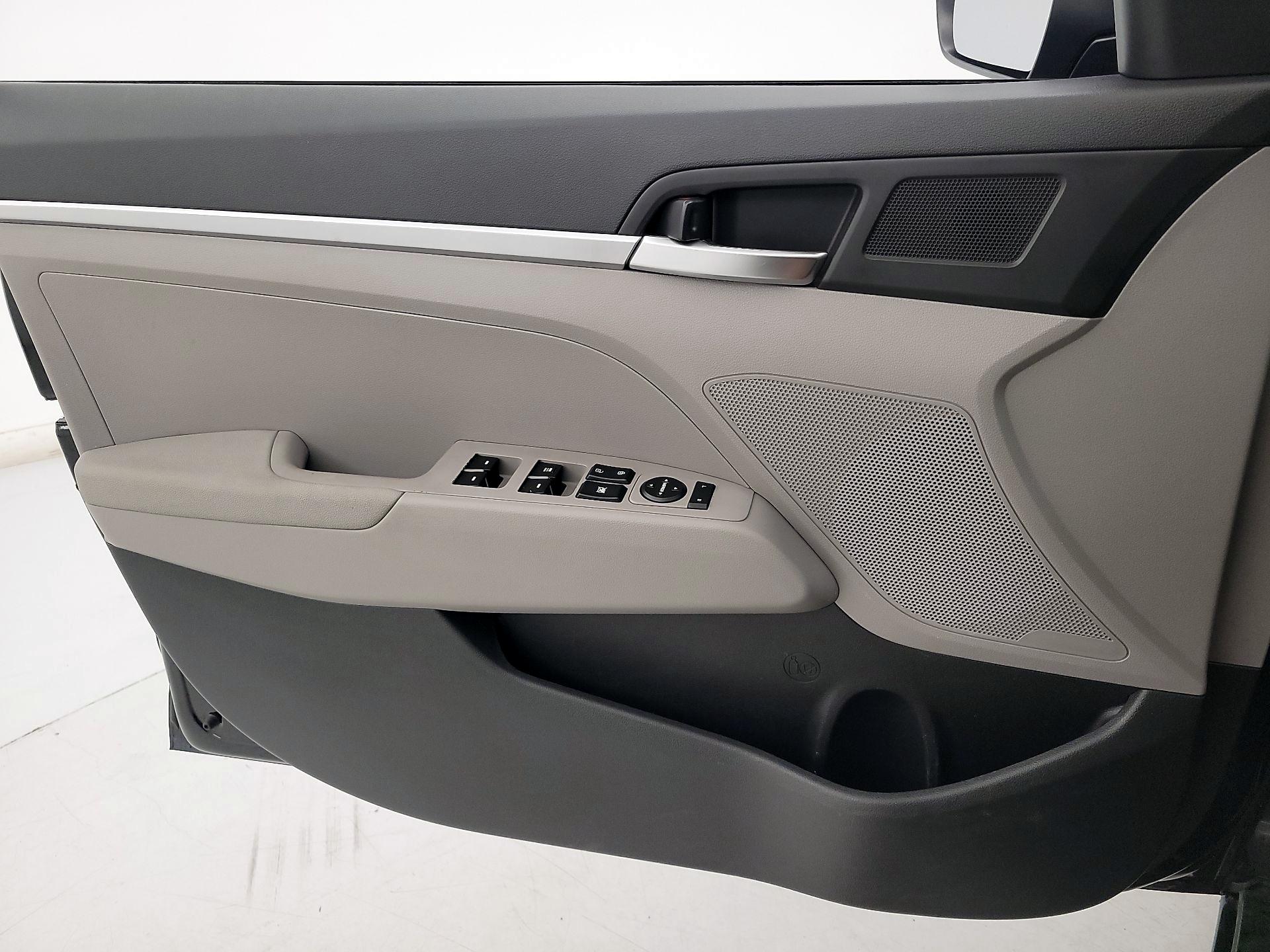 Thumbnail: 2020 Hyundai Elantra - 12