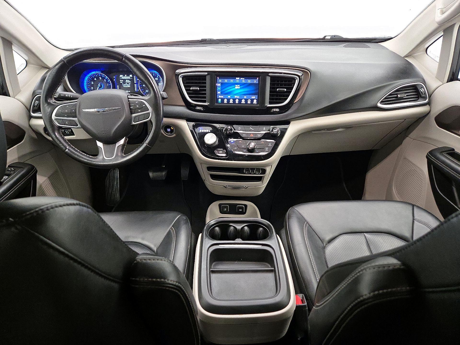 Thumbnail: 2021 Chrysler Voyager - 9