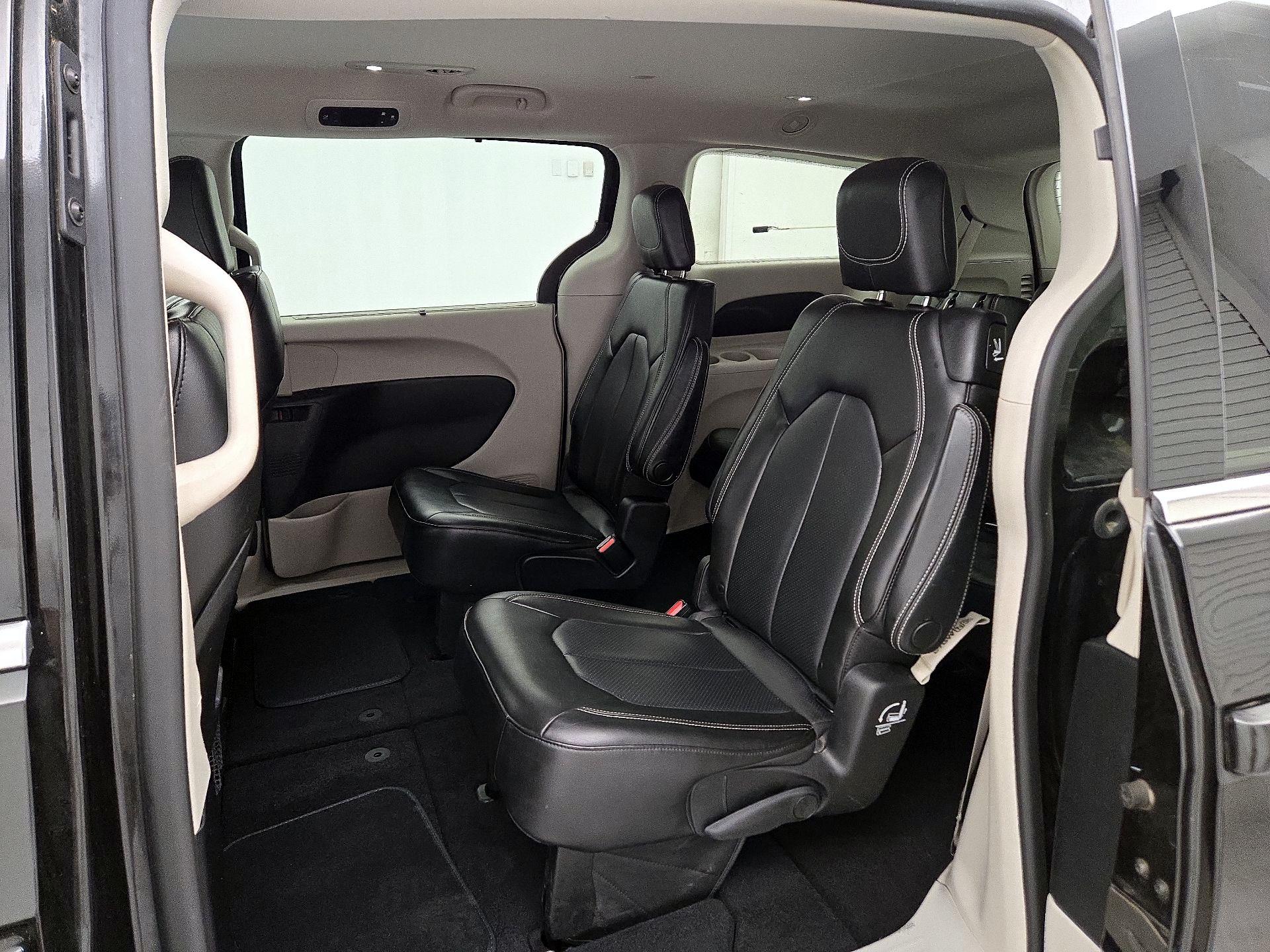 Thumbnail: 2021 Chrysler Voyager - 19