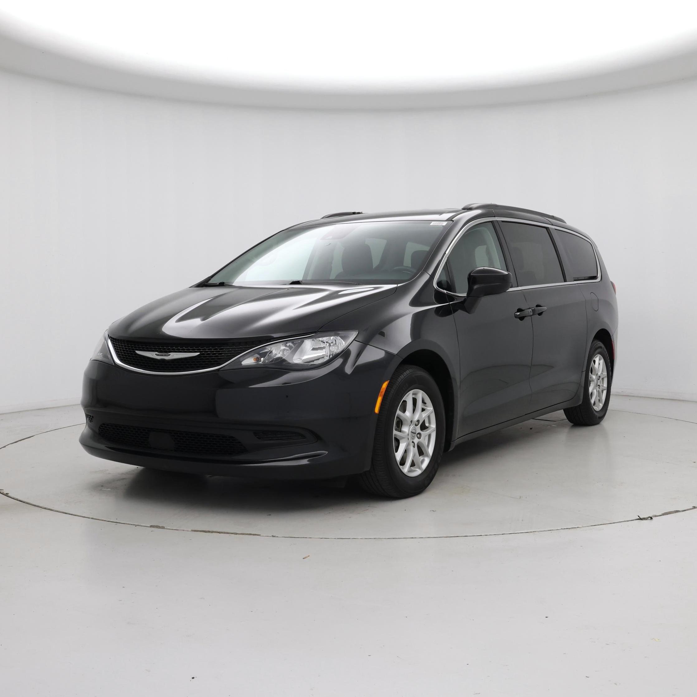 Thumbnail: 2021 Chrysler Voyager - 4