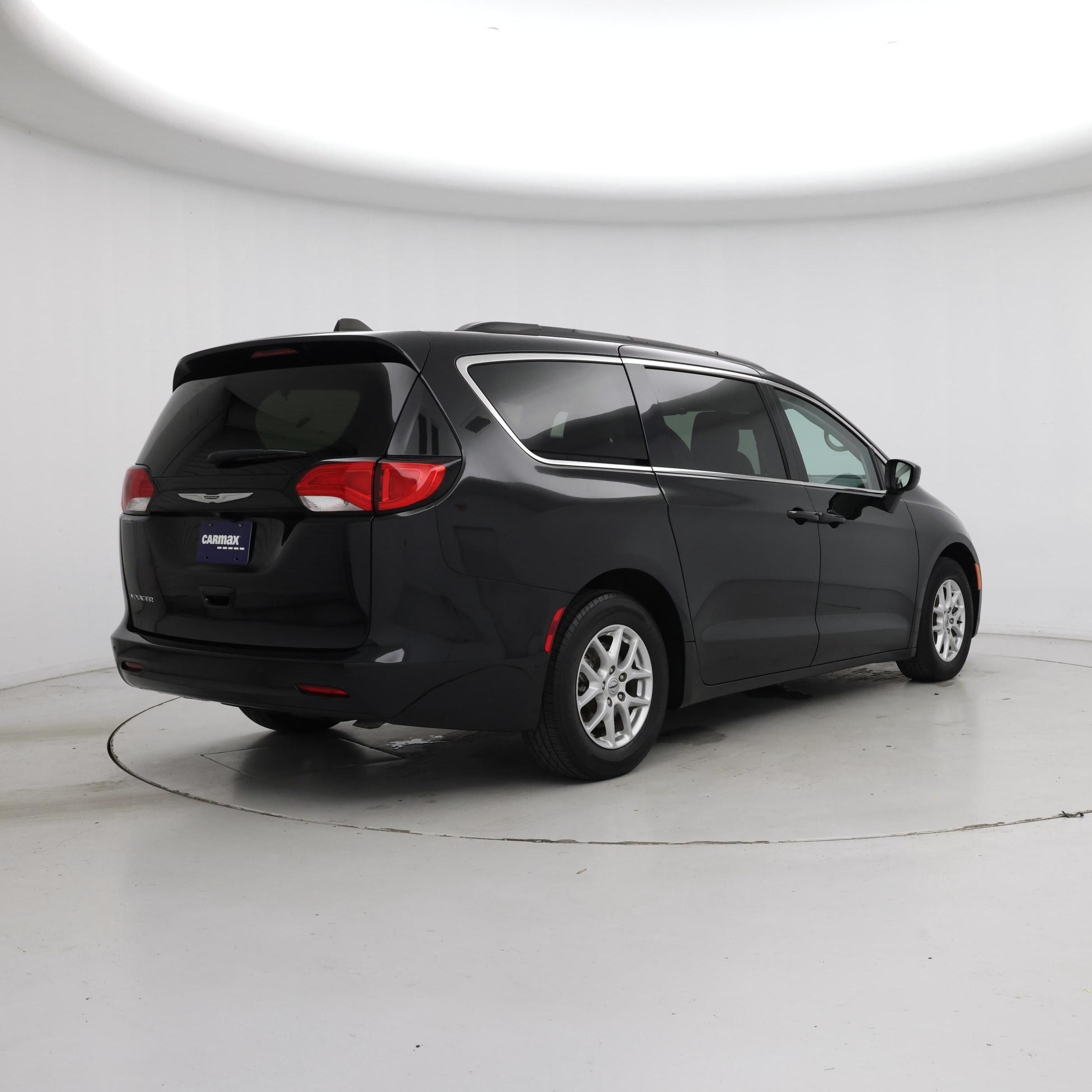 Thumbnail: 2021 Chrysler Voyager - 8