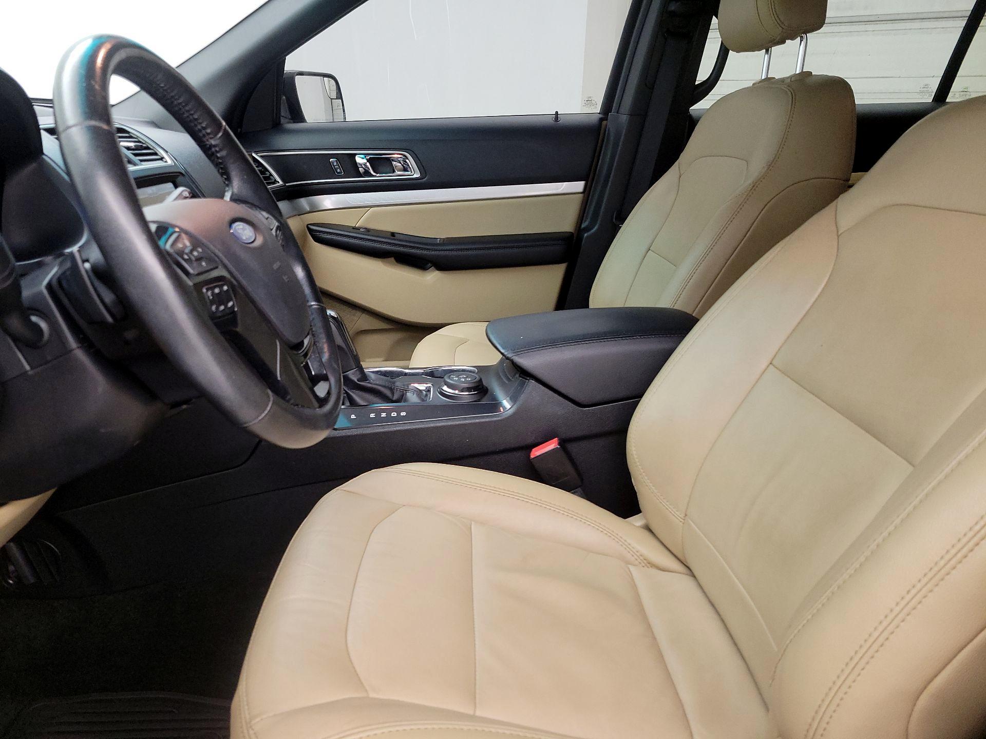 Thumbnail: 2016 Ford Explorer - 11
