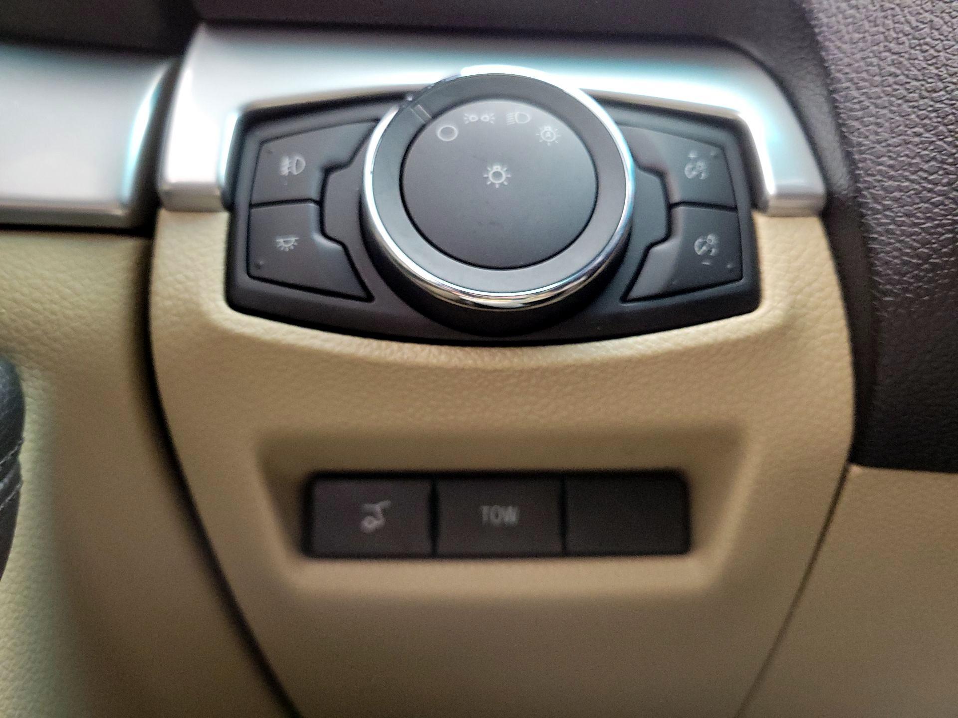 Thumbnail: 2016 Ford Explorer - 13