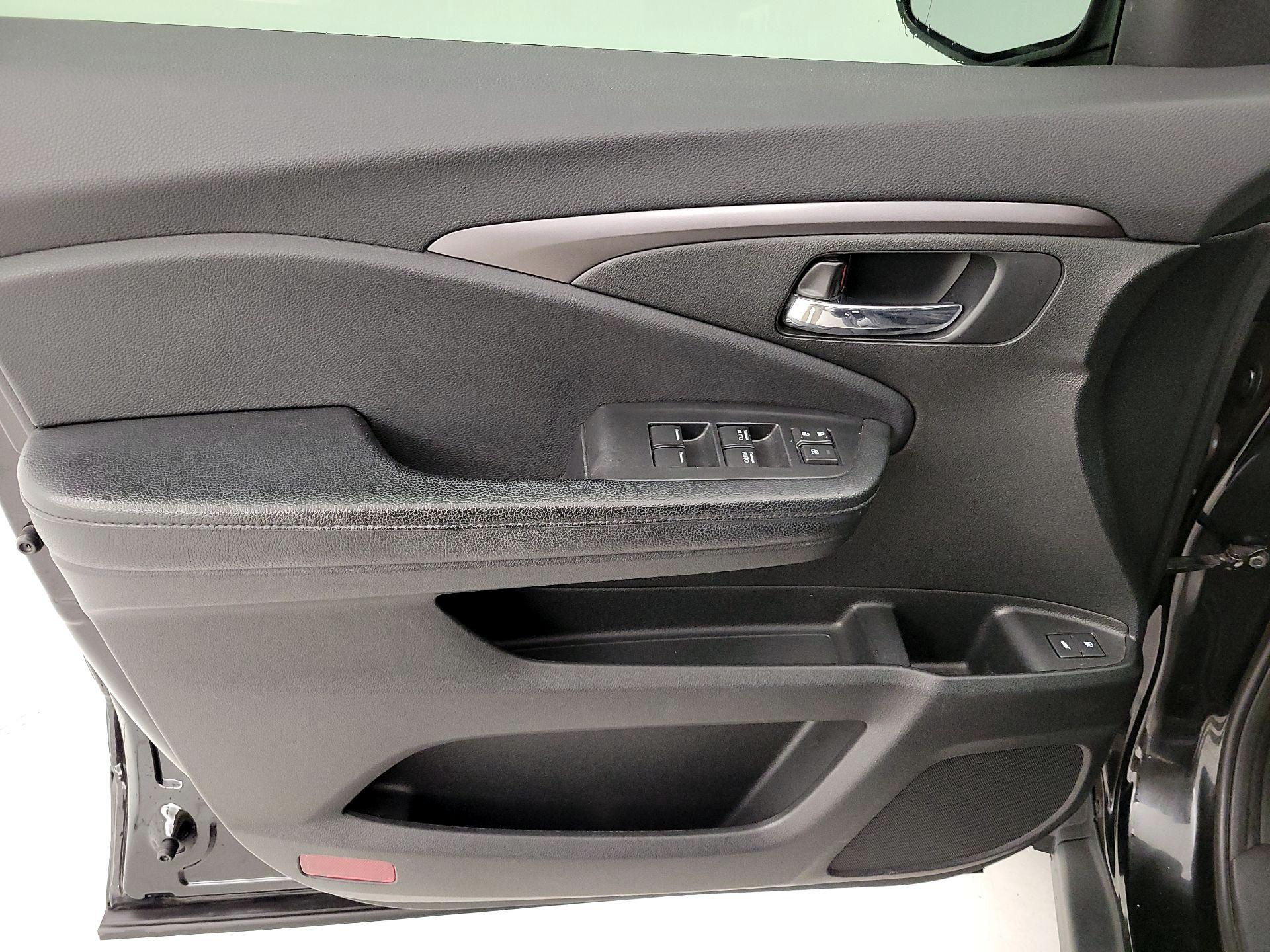 Thumbnail: 2016 Honda Pilot - 12