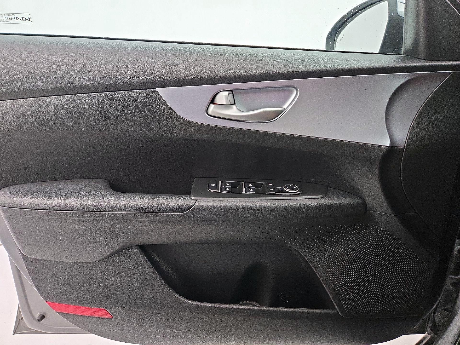 Thumbnail: 2022 Kia Forte - 12