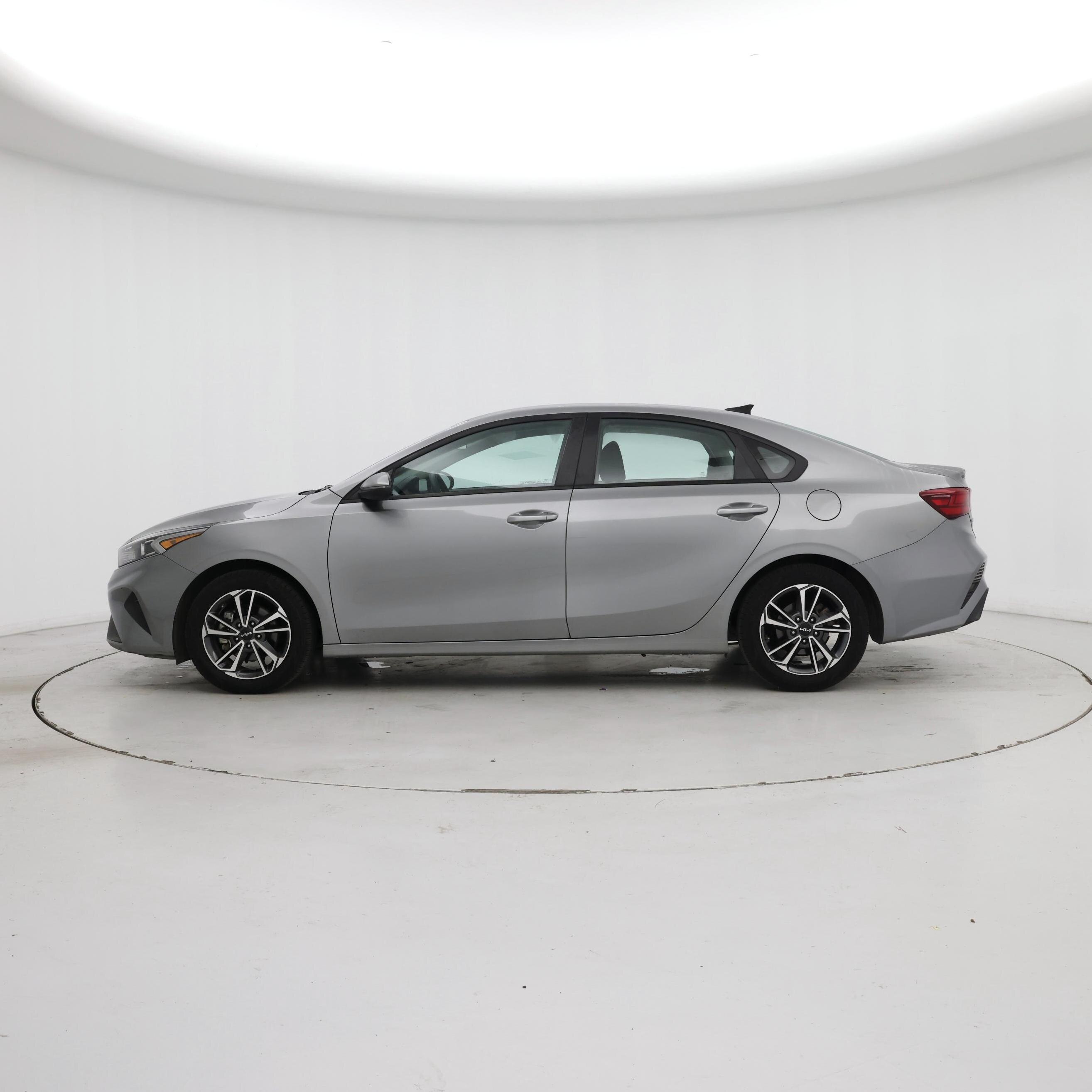 Thumbnail: 2022 Kia Forte - 3